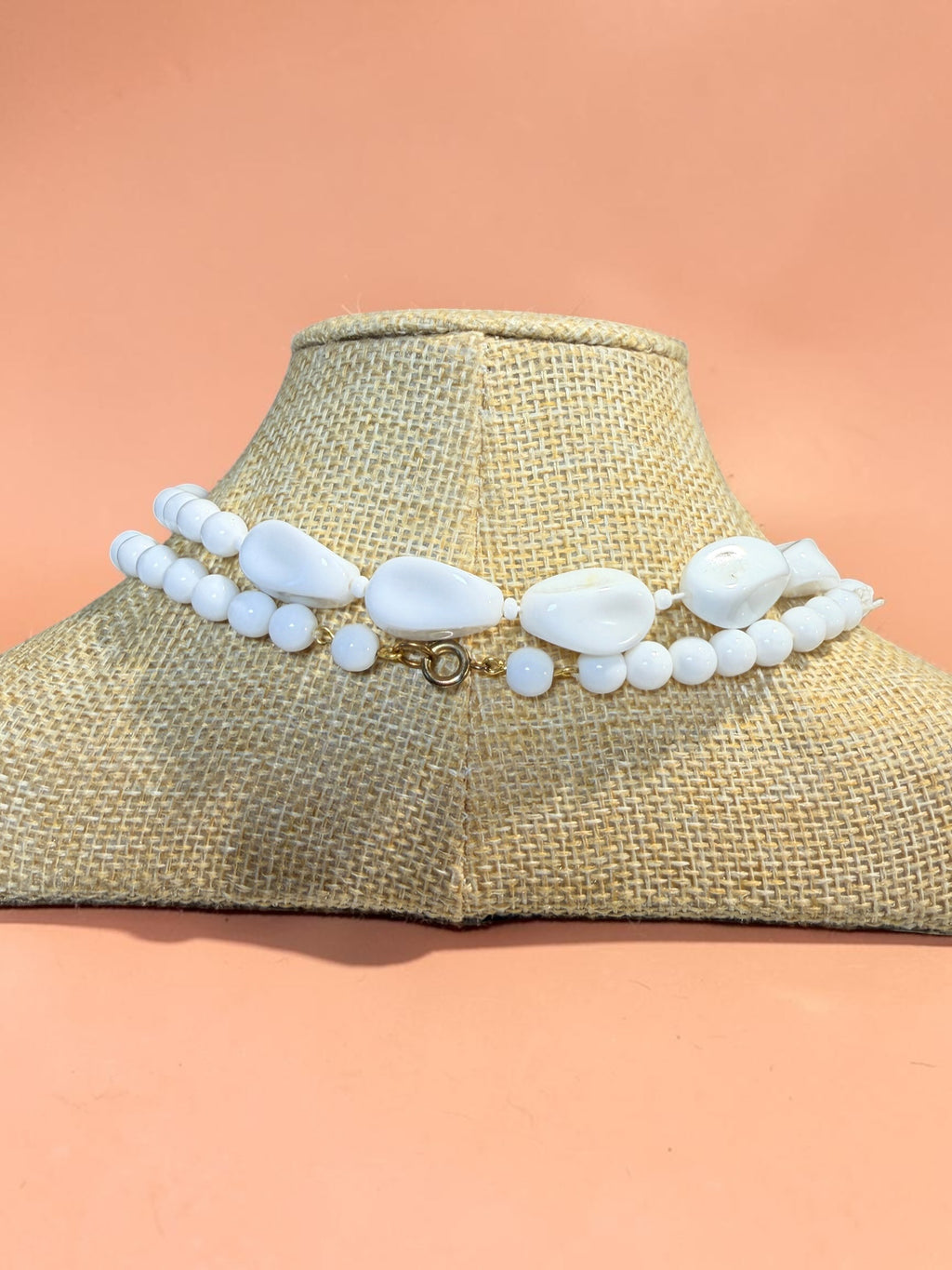 VINTAGE WHITE GLASS BEADED NECKLACE