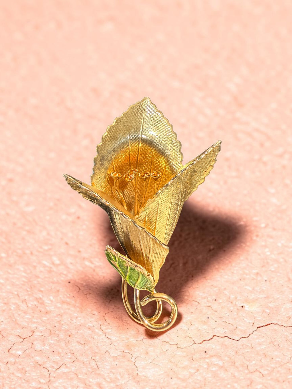 VINTAGE GOLD FLORAL BROOCH