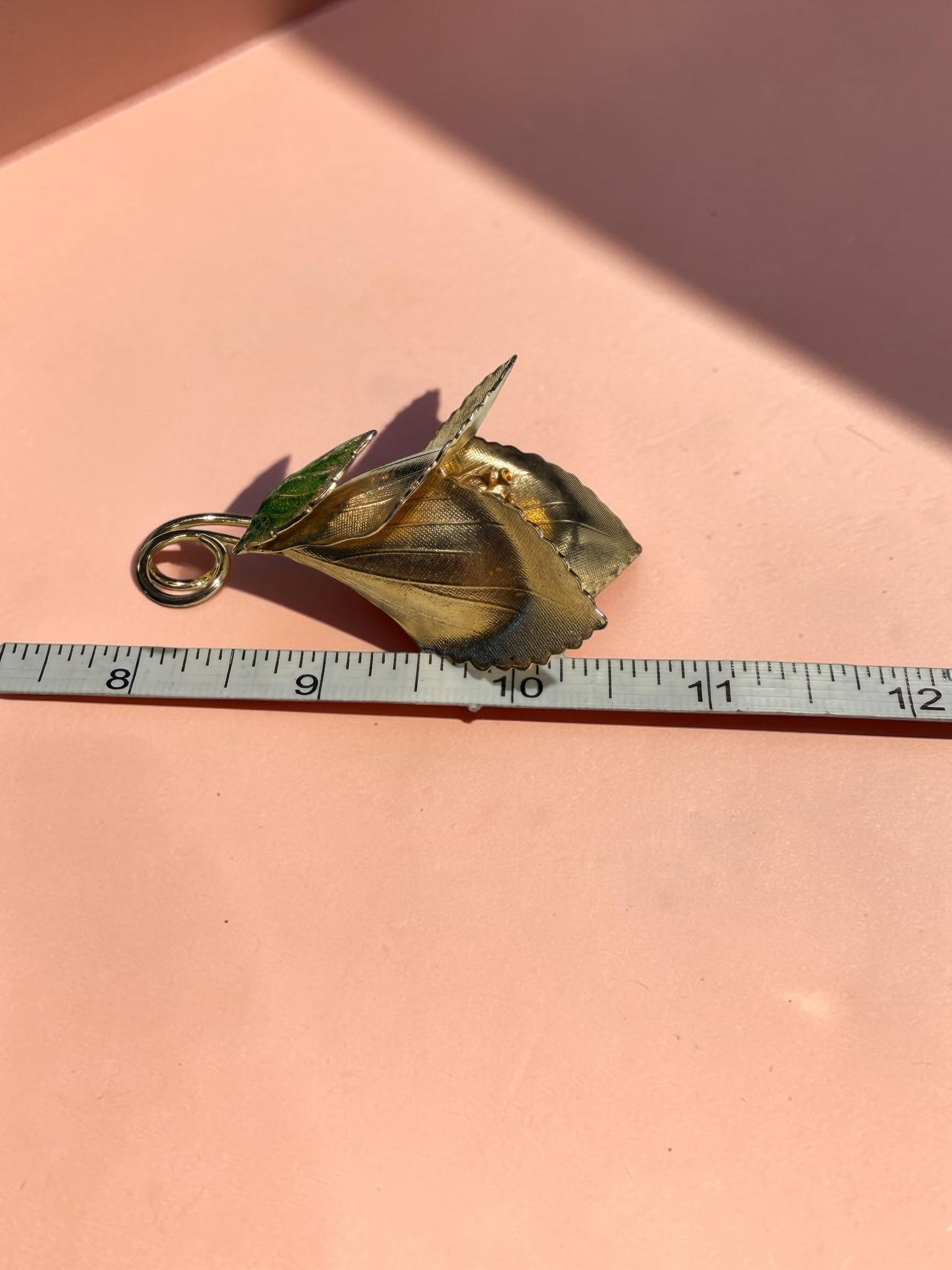 VINTAGE GOLD FLORAL BROOCH
