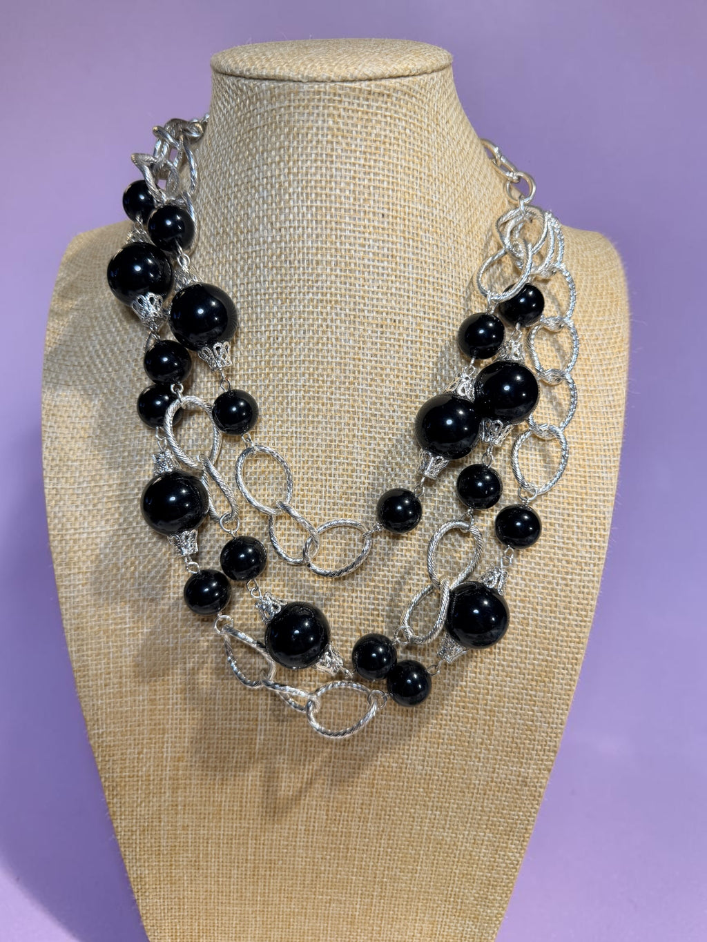 BLACK BEADED NECKLACE