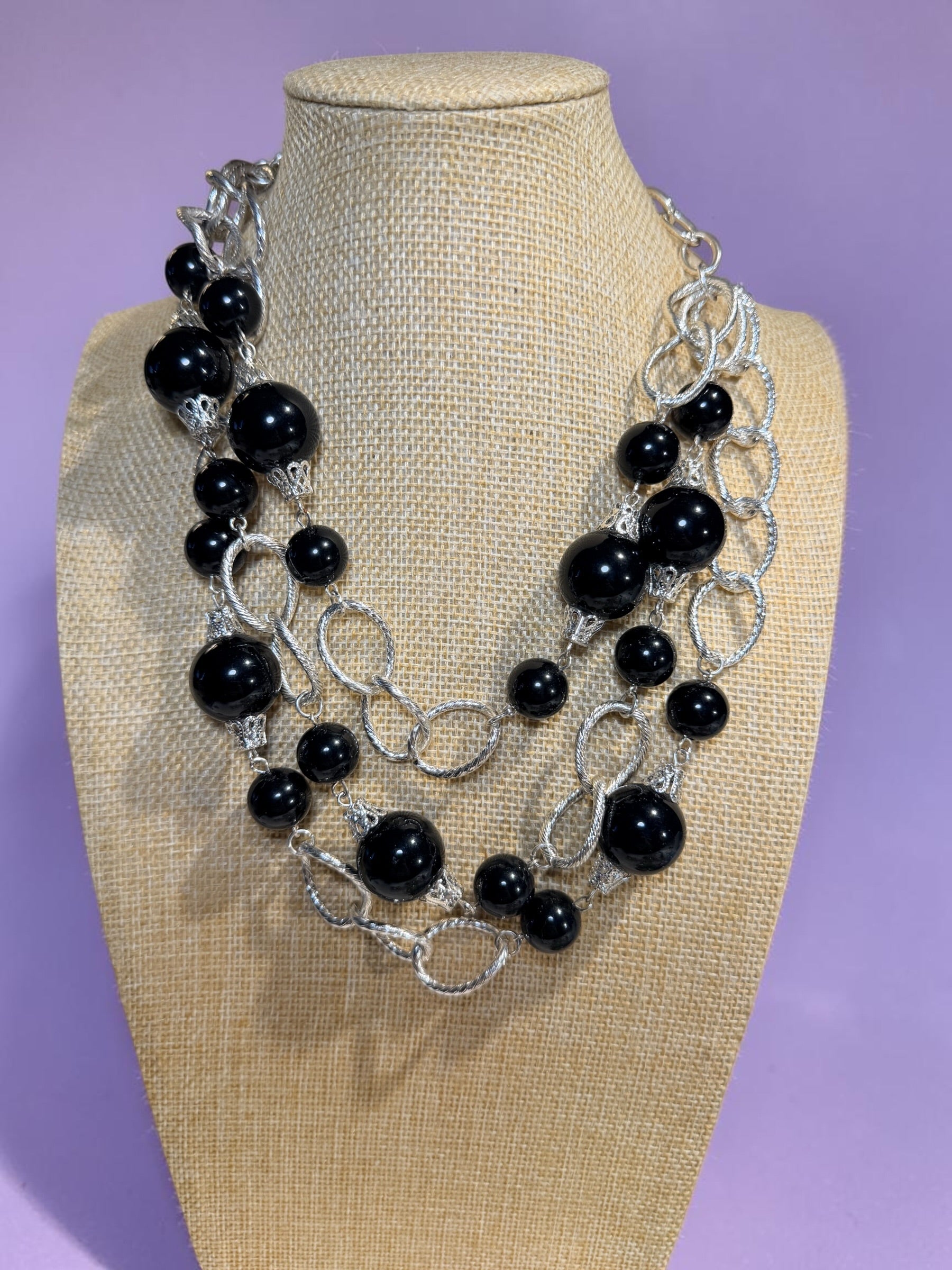 BLACK BEADED NECKLACE