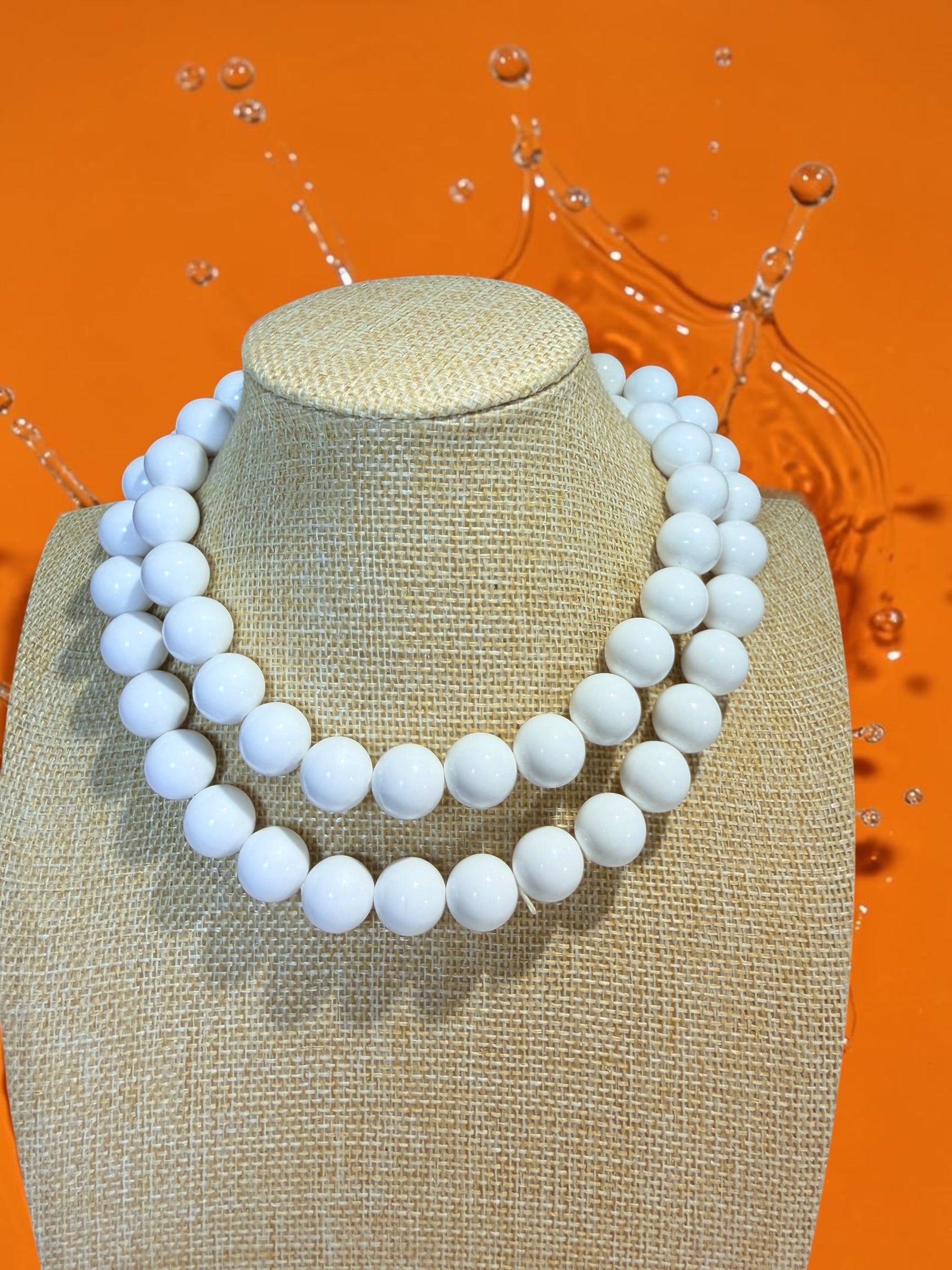 VINTAGE WHITE BEADED NECKLACE