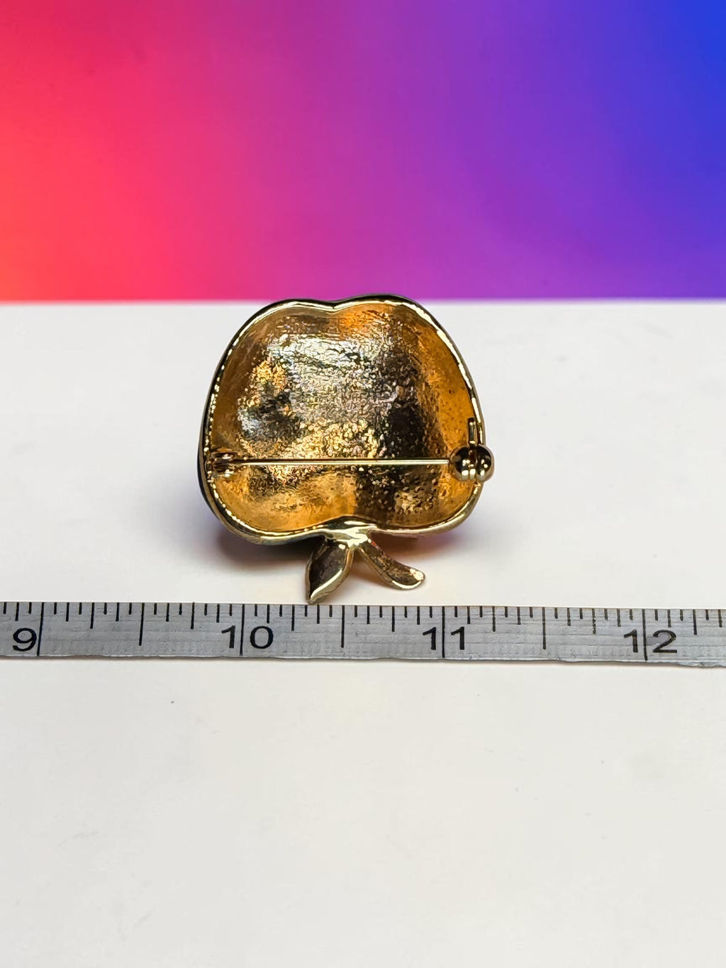 FLAG DESIGN APPLE BROOCH