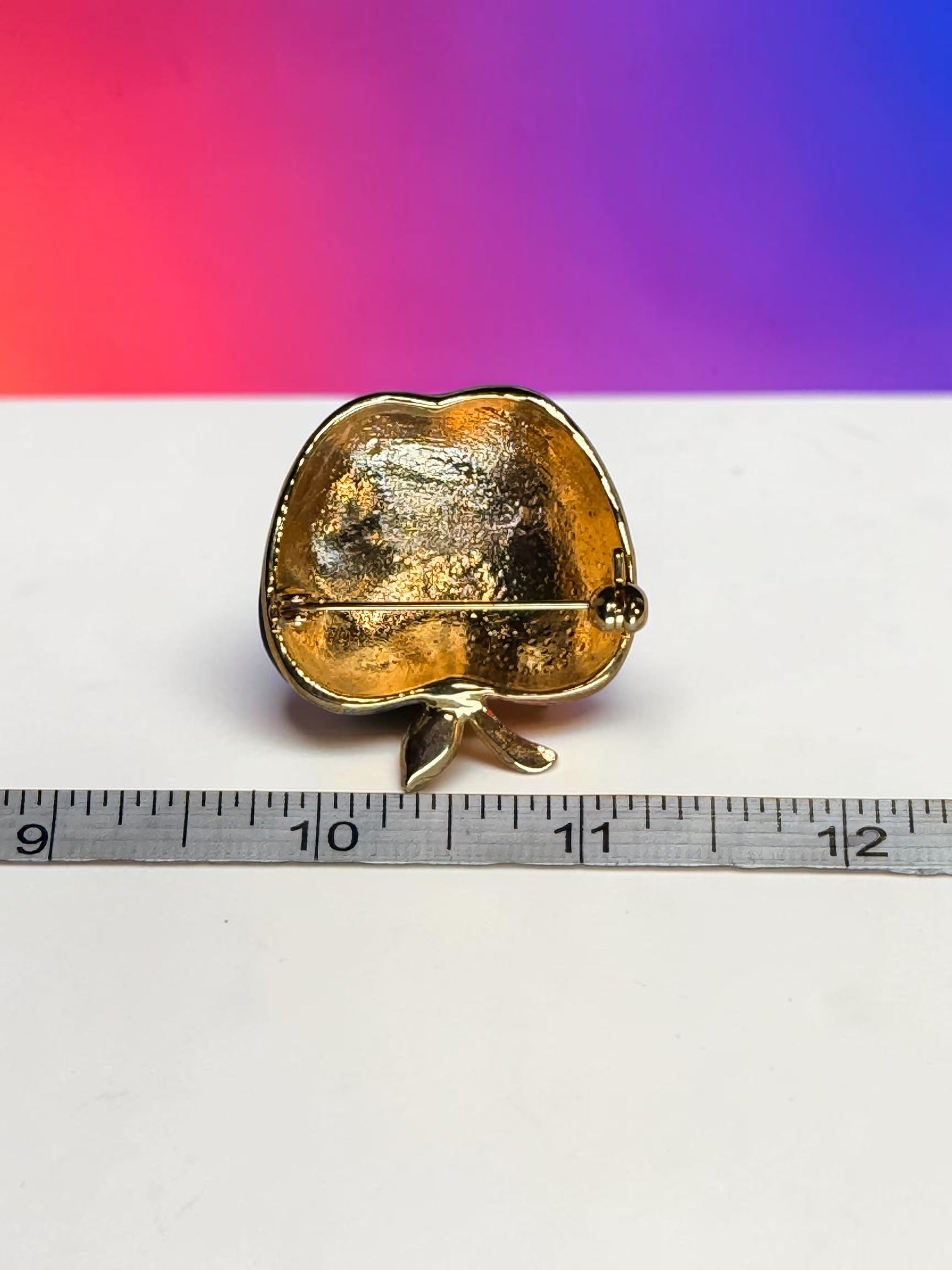 FLAG DESIGN APPLE BROOCH