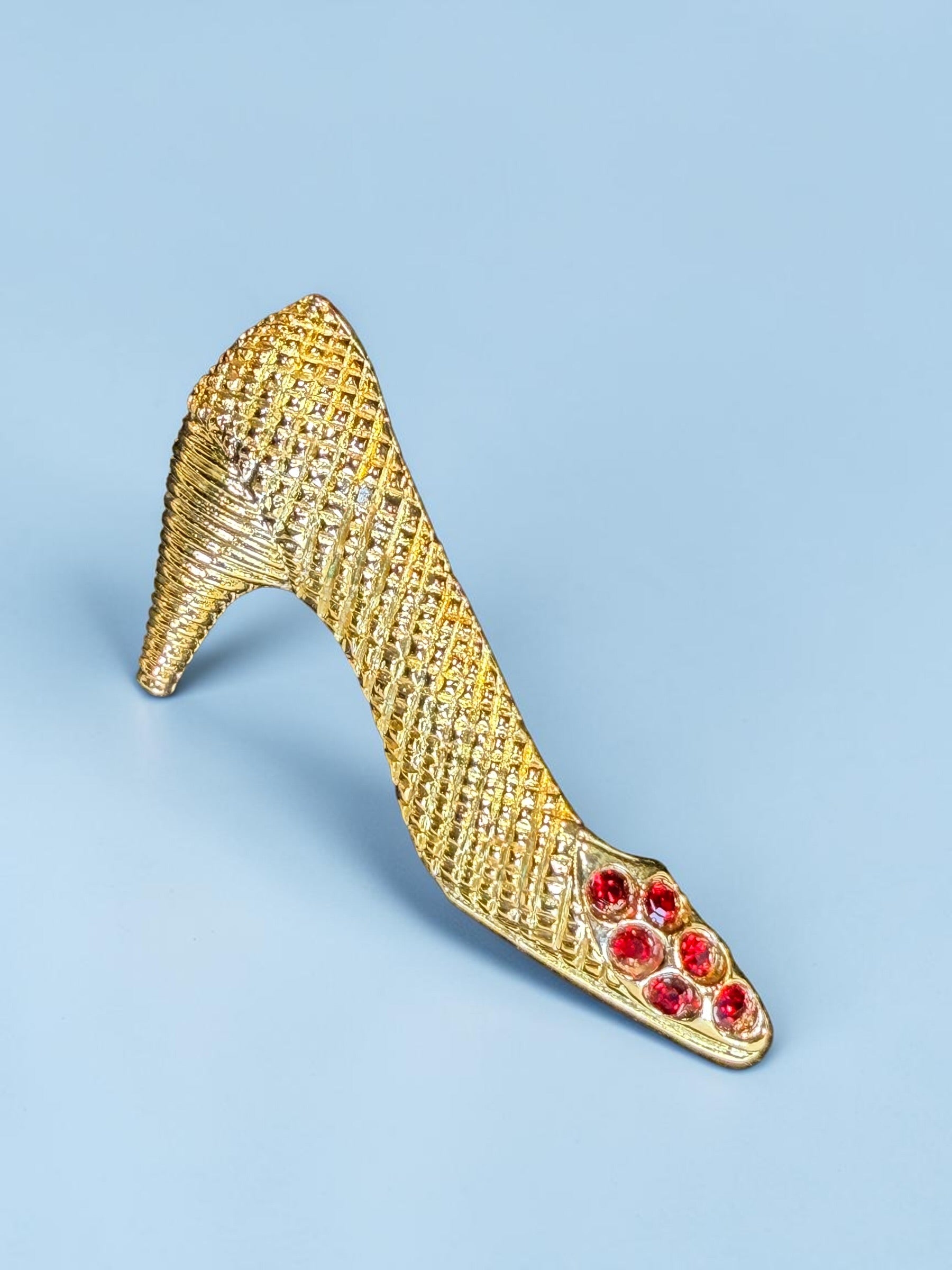 GOLD HIGH HEEL BROOCH