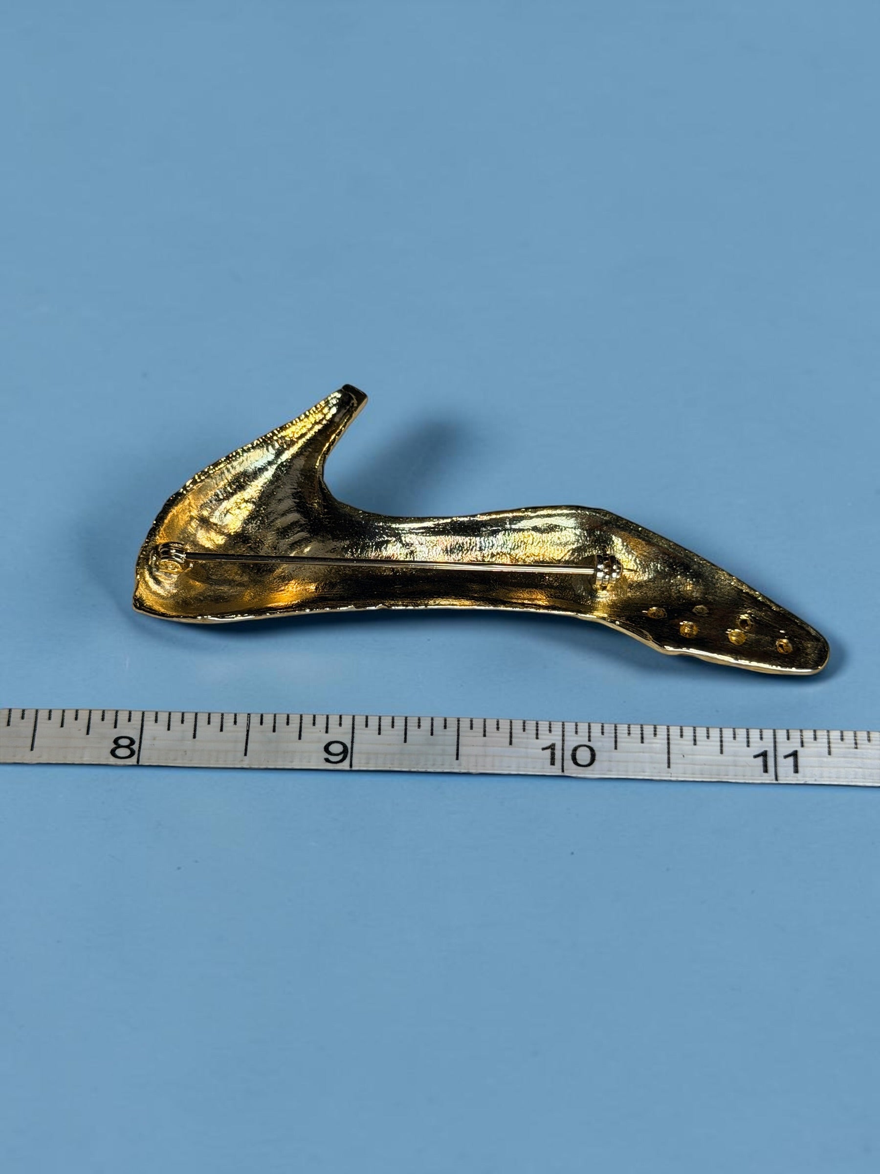 GOLD HIGH HEEL BROOCH