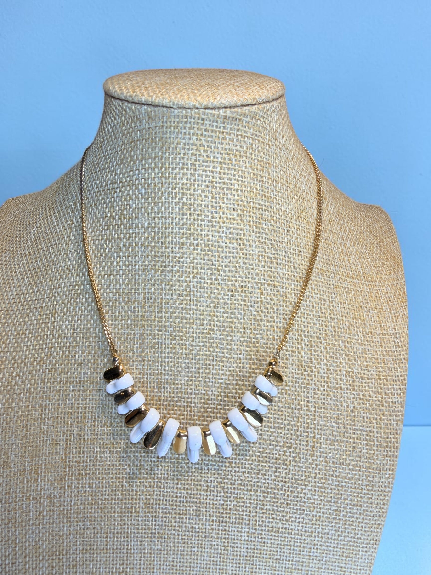 VINTAGE AVON GOLD & WHITE NECKLACE