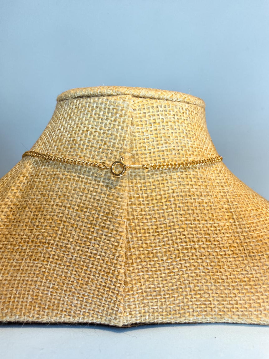 VINTAGE AVON GOLD & WHITE NECKLACE