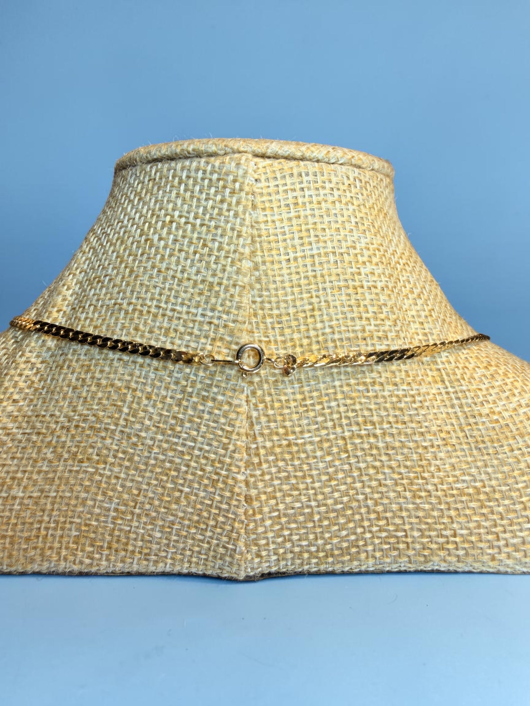 VINTAGE SCALLOP SHELL NECKLACE