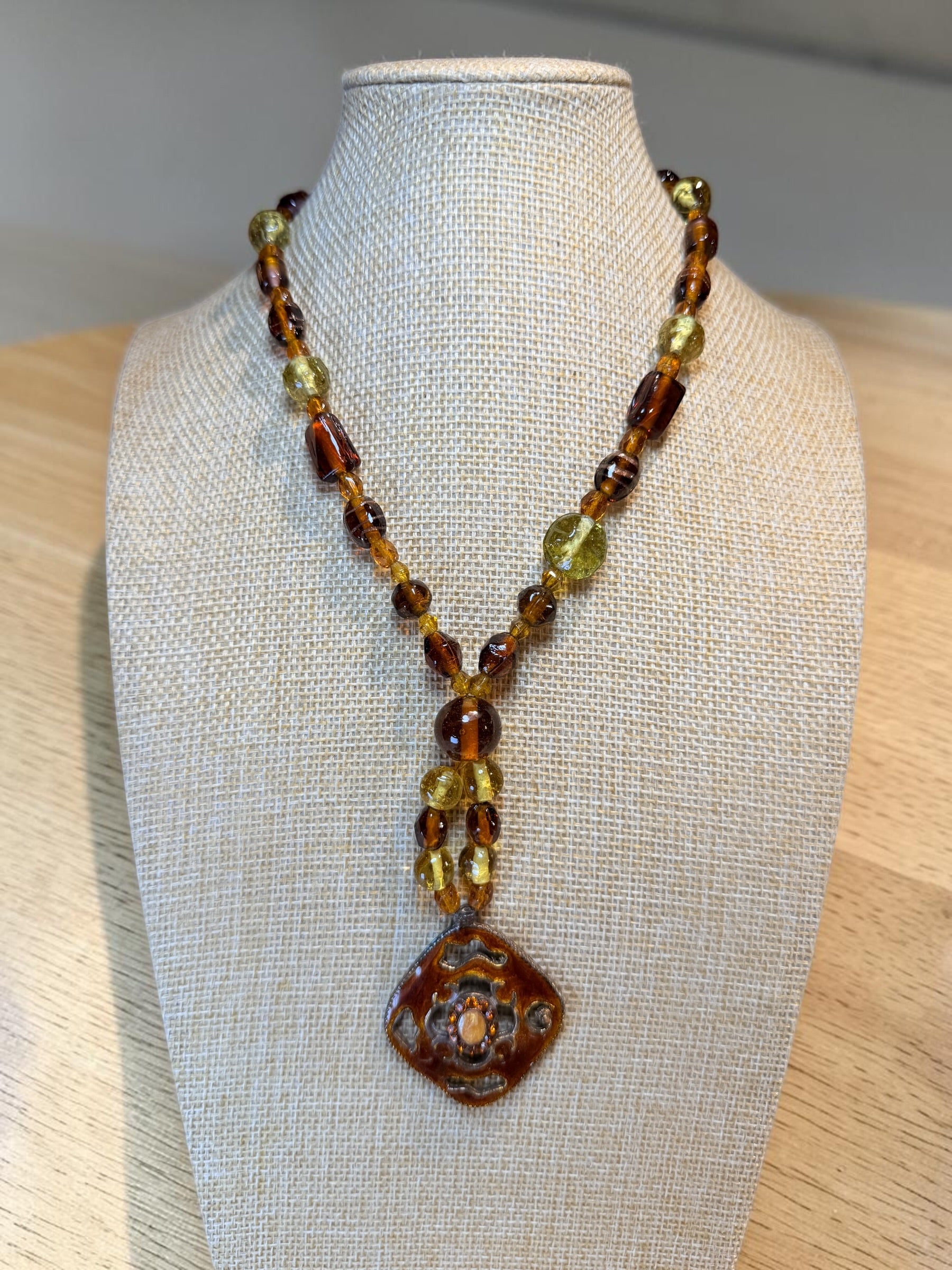 HONEY & GREEN GLASS BEADED NECKLACE