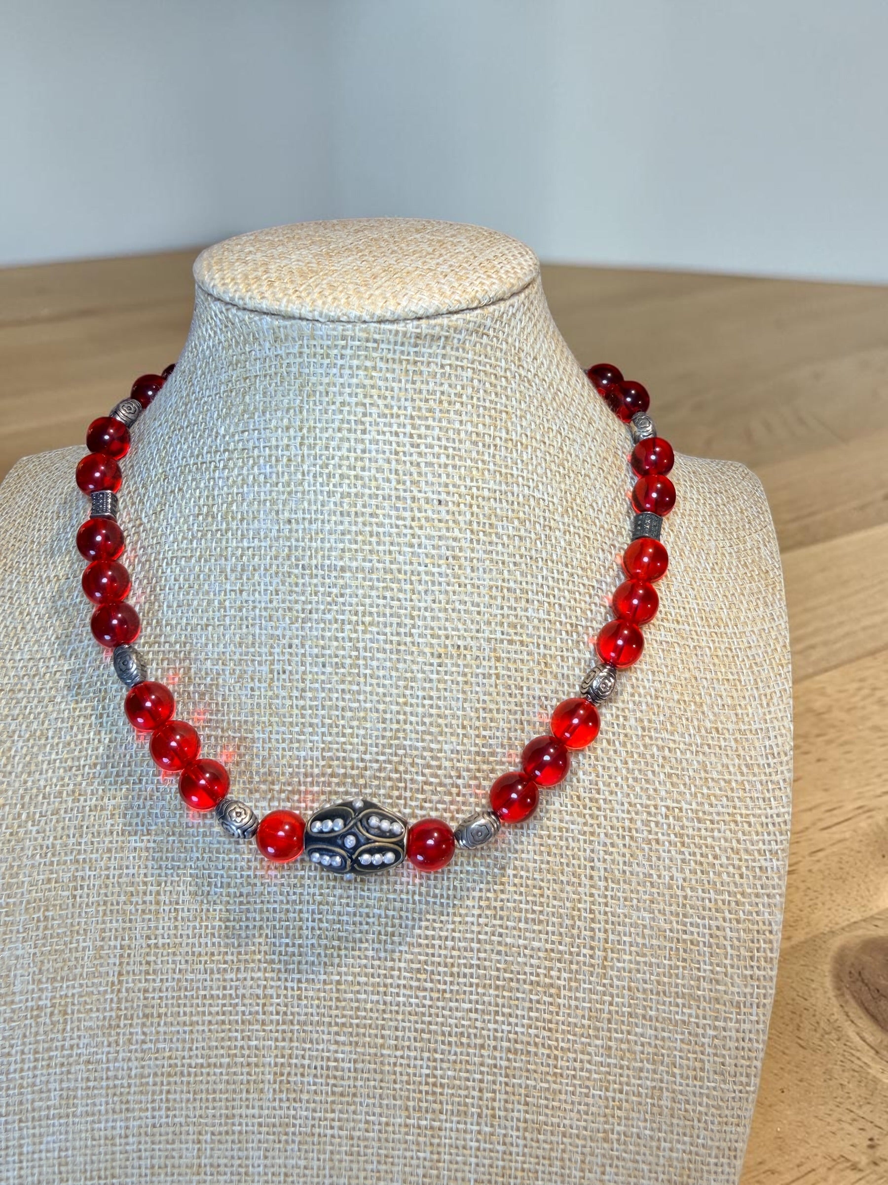 RED GLASS & SILVER BEADED NECKLACE