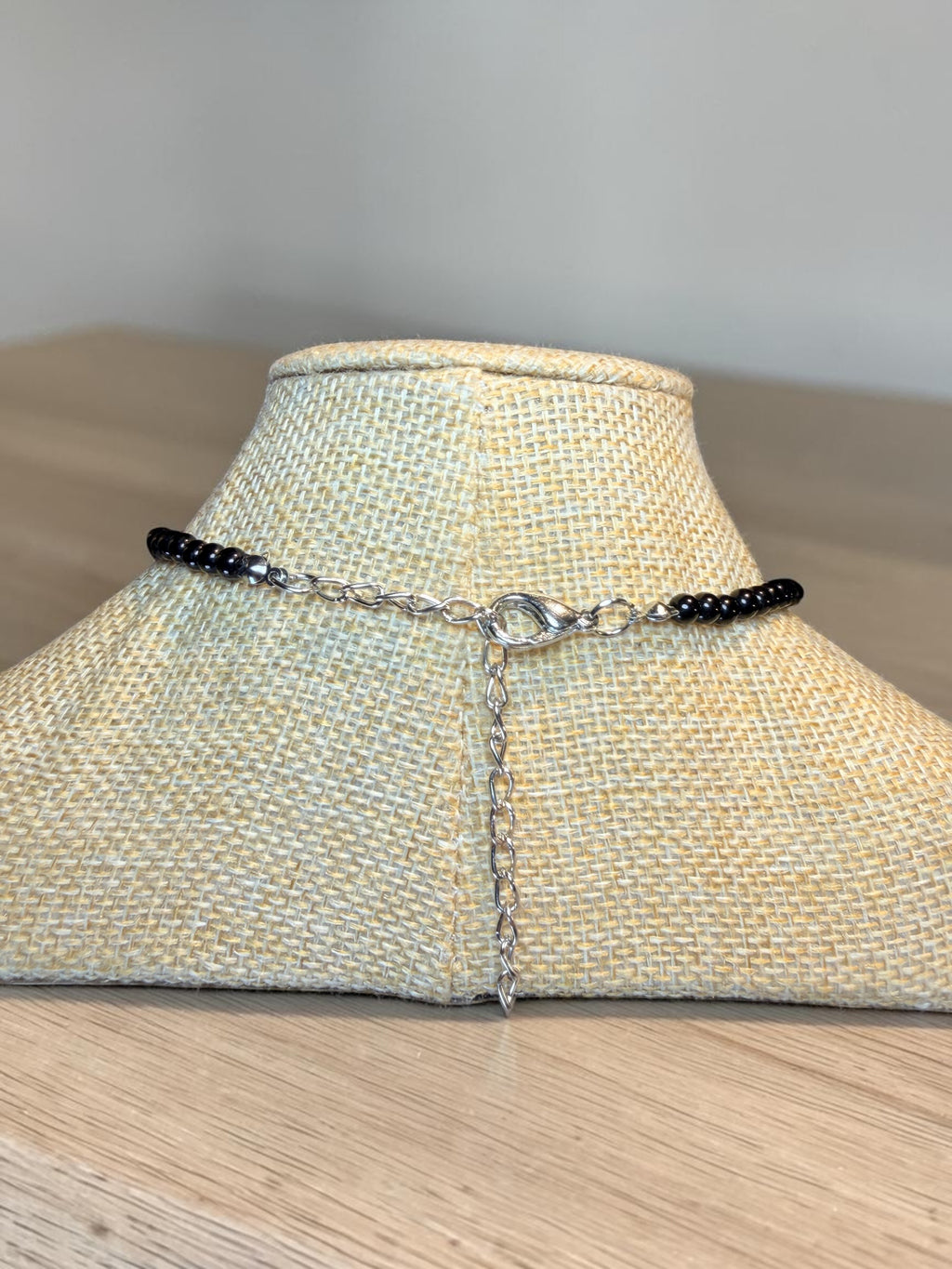 BEAUTIFUL GLASS FLORAL PENDANT W/ BLACK BEADED NECKLACE
