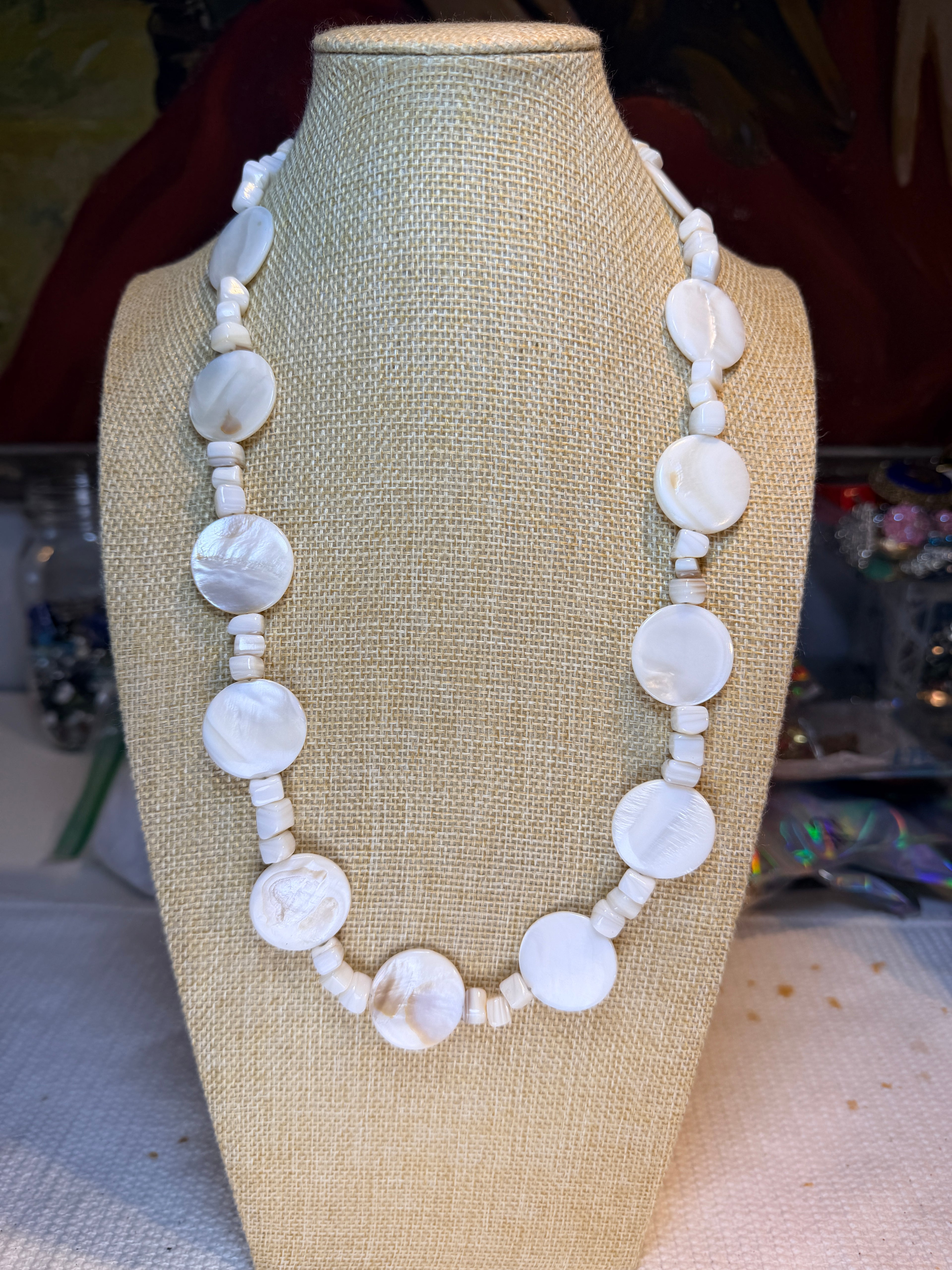 HEAVY SHELL NECKLACE