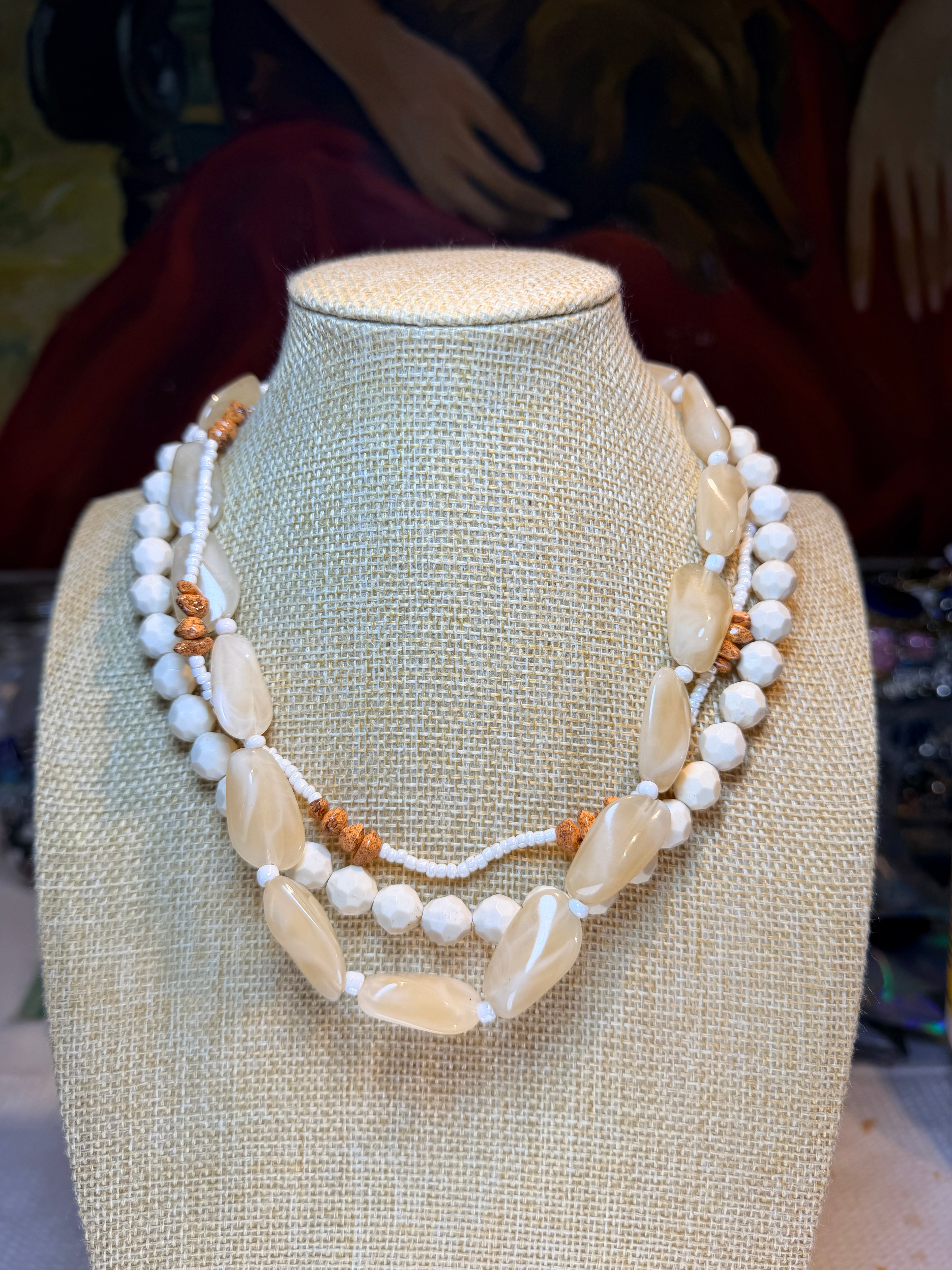 WHITE & BROWN BEADED NECKLACE