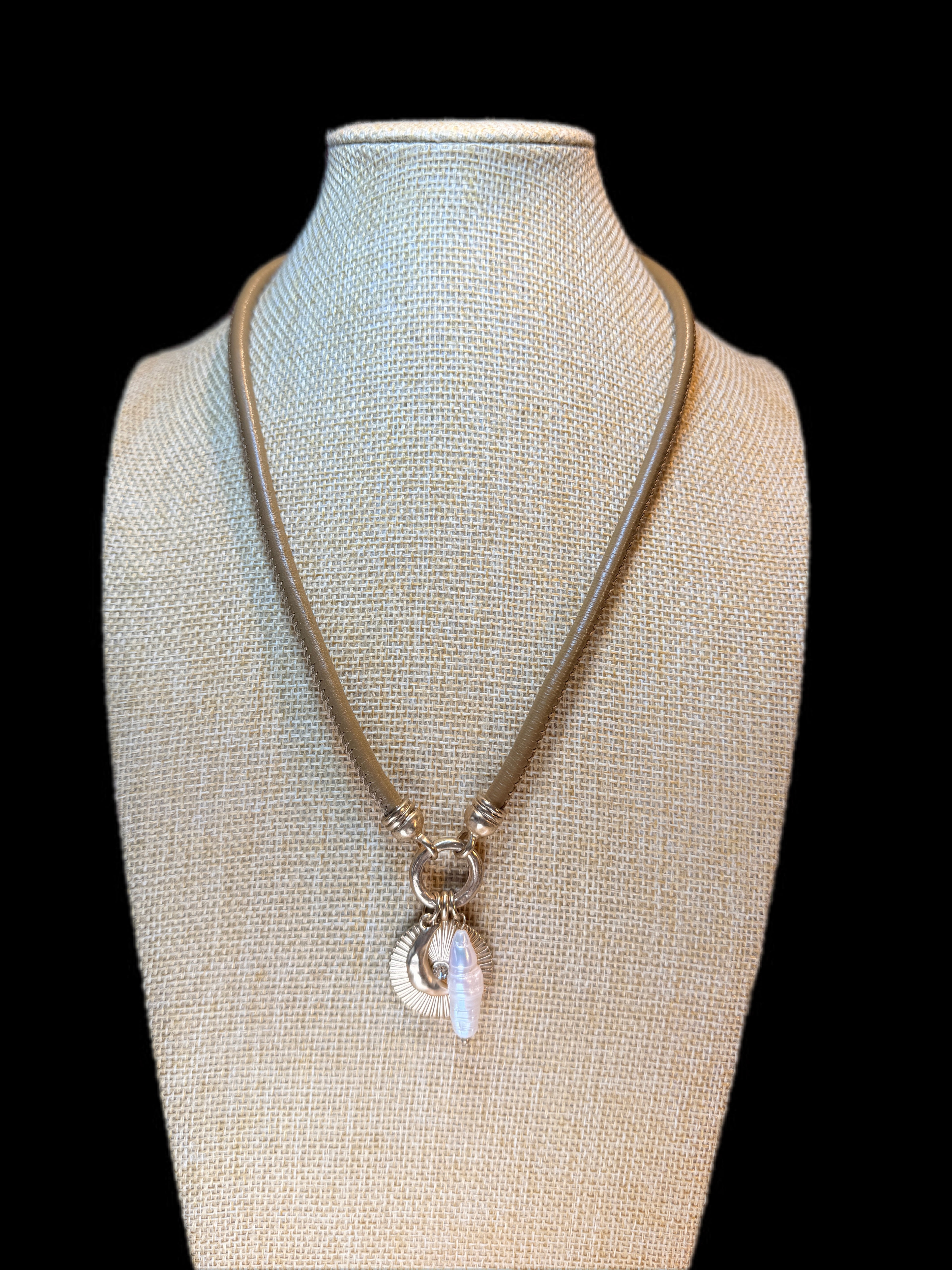 CHICOS NECKLACE