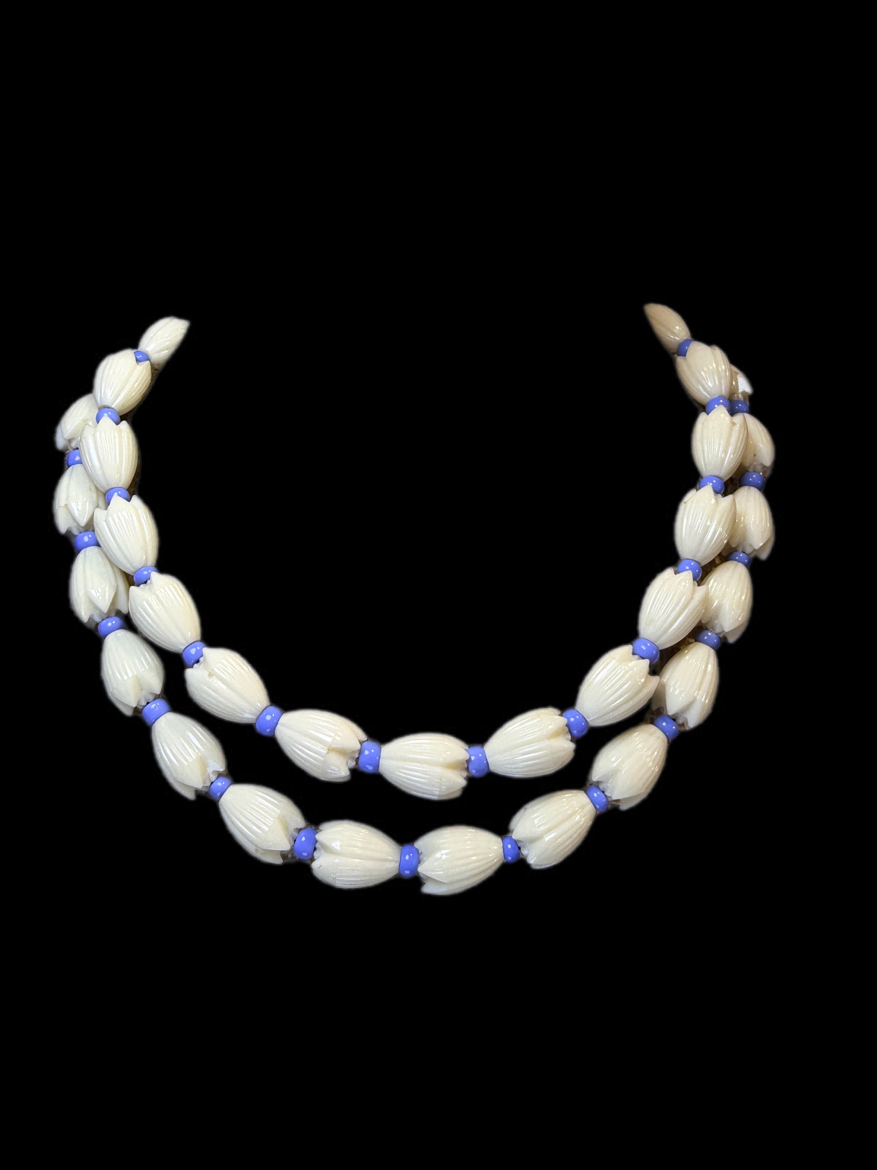VINTAGE WHITE & PURPLE BEADED NECKLACE