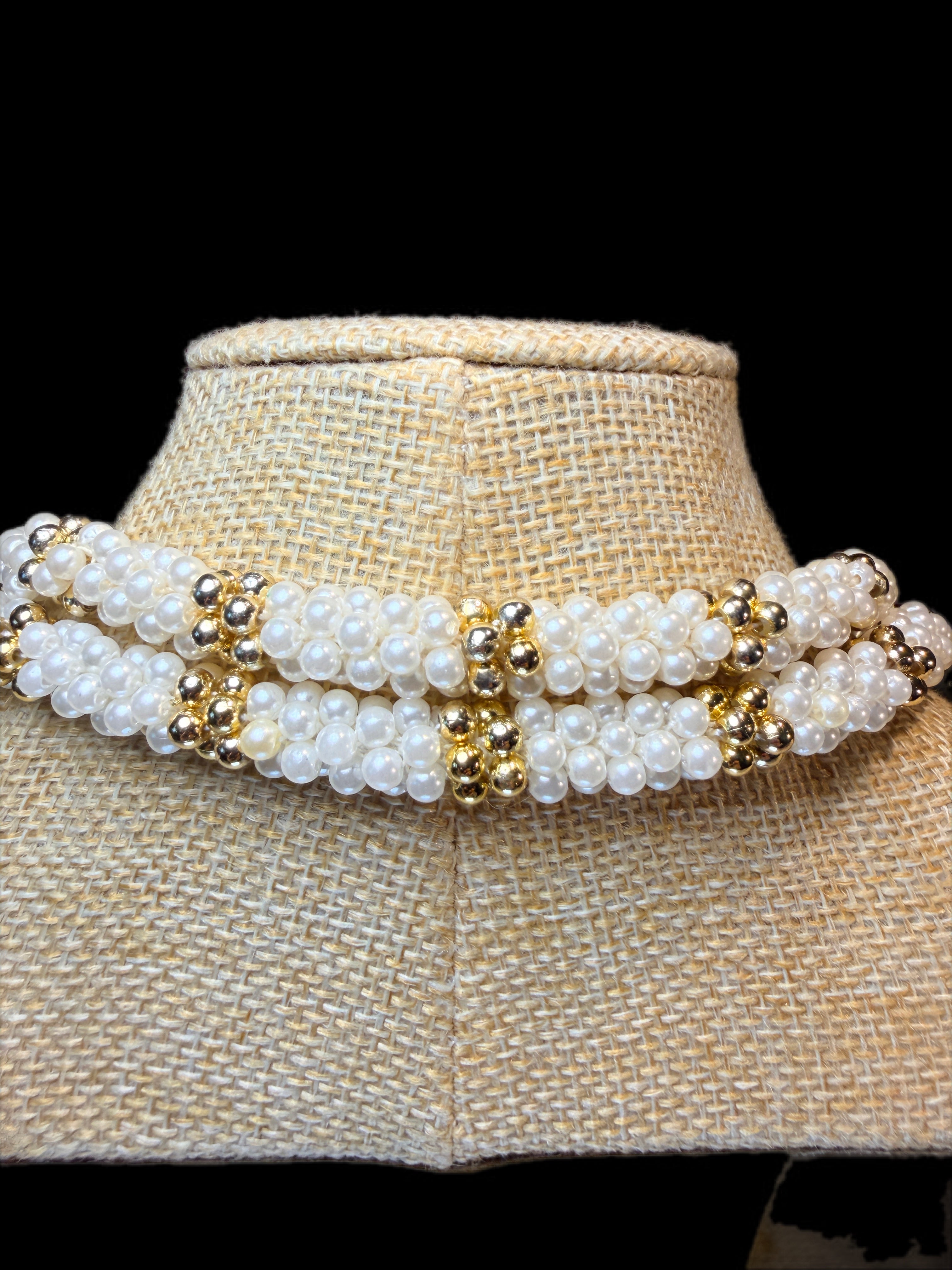 VINTAGE PEARL & GOLD SEED BEADED NECKLACE