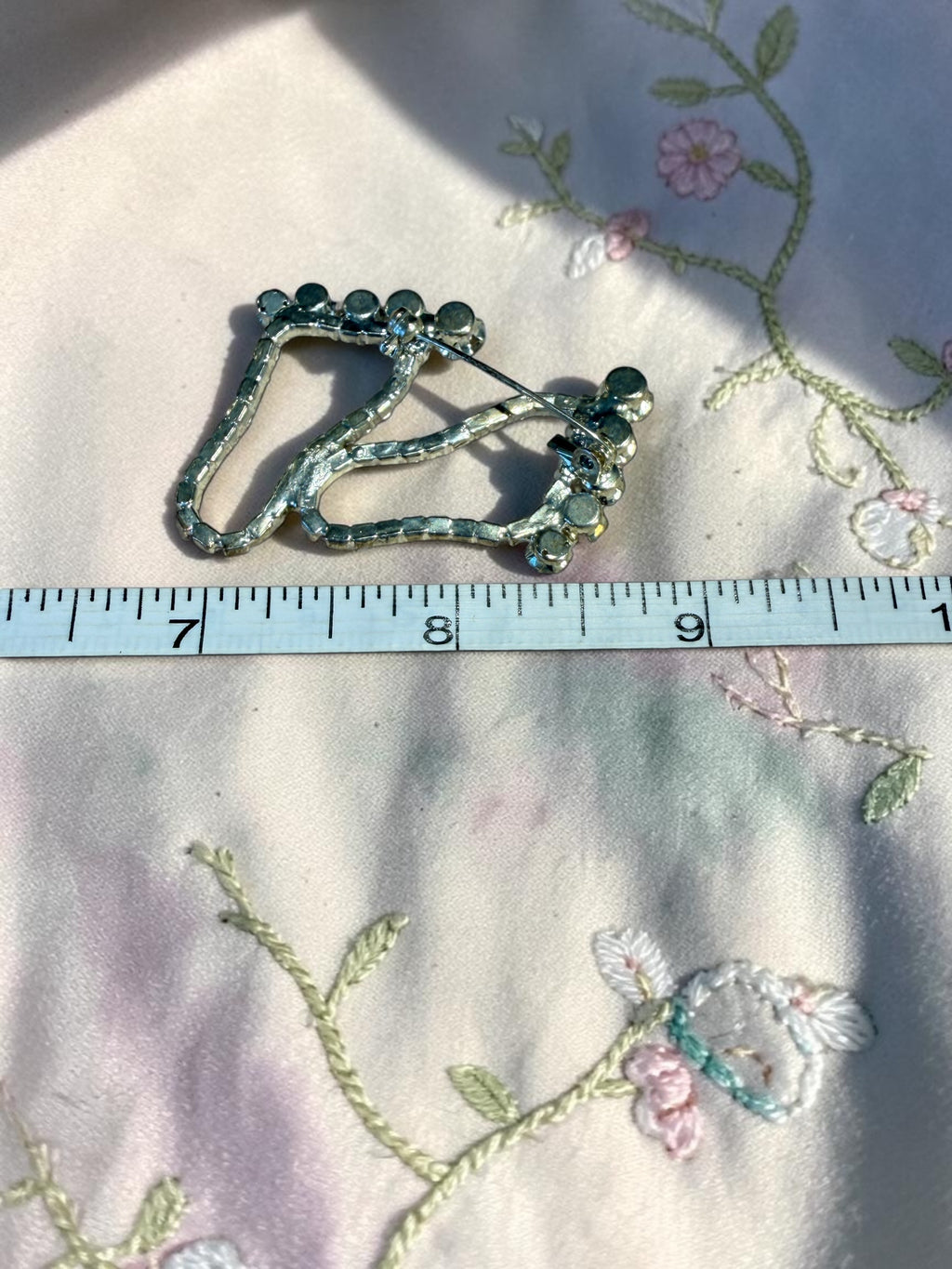 VINTAGE FEET BROOCH
