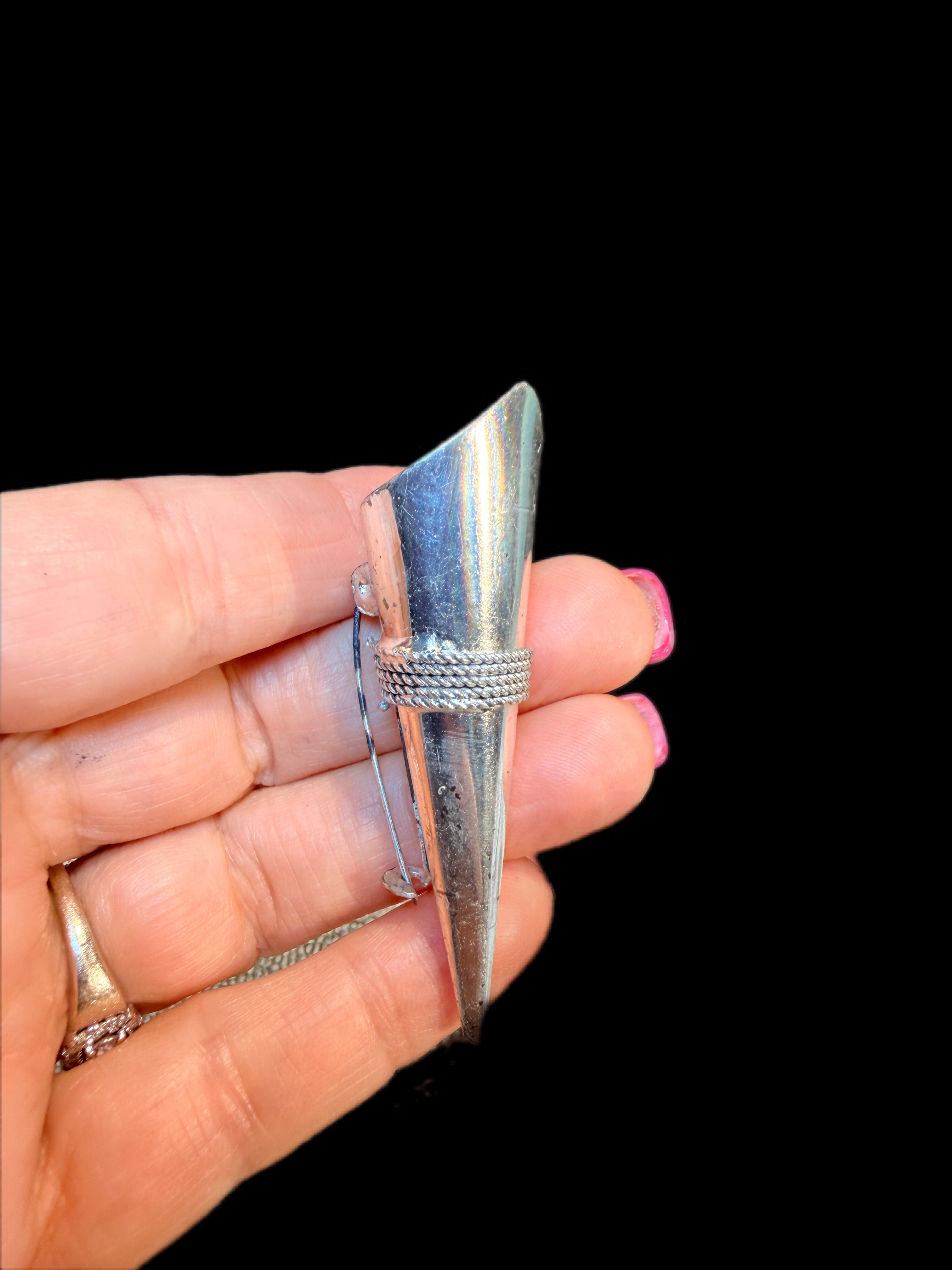 CONICAL BOUTONNIERE