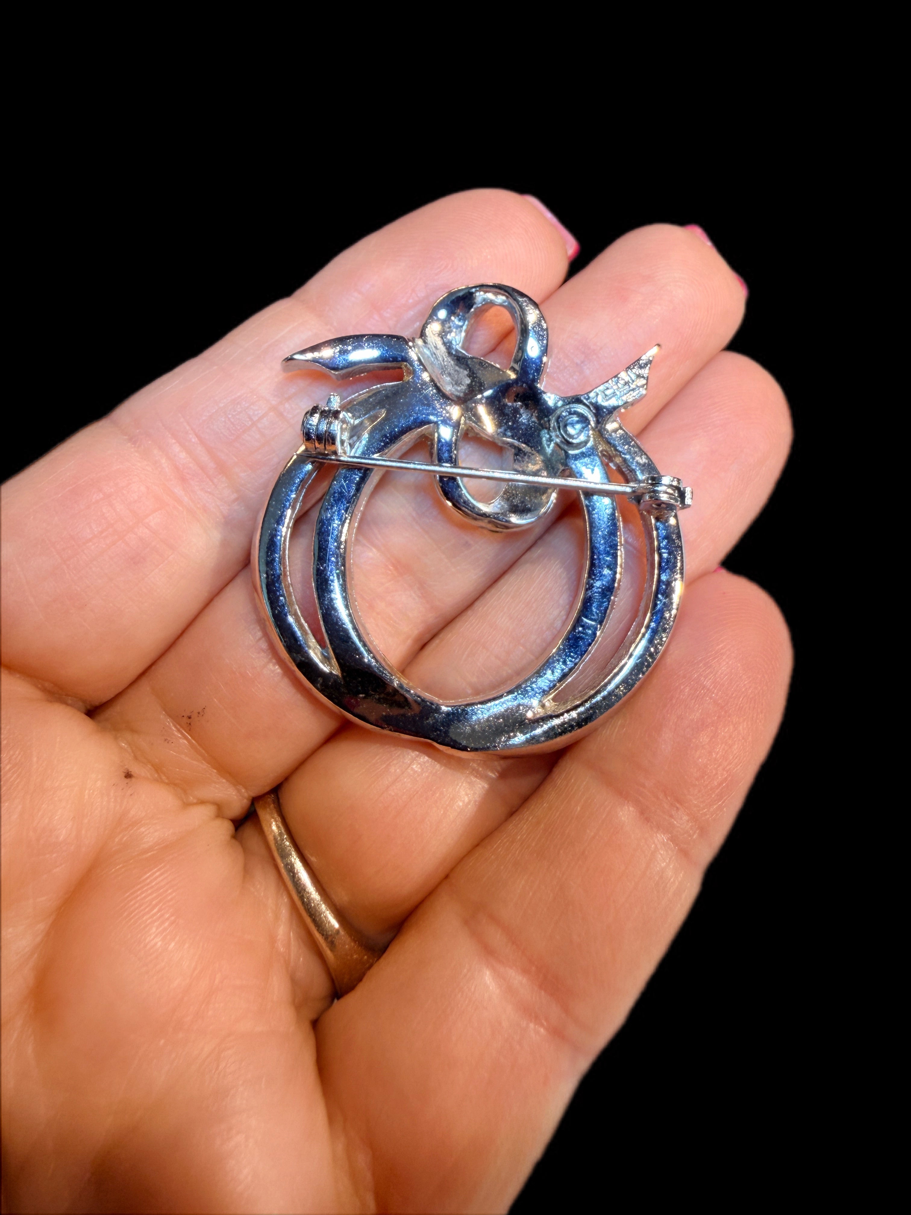 VINTAGE PELL WREATH BROOCH