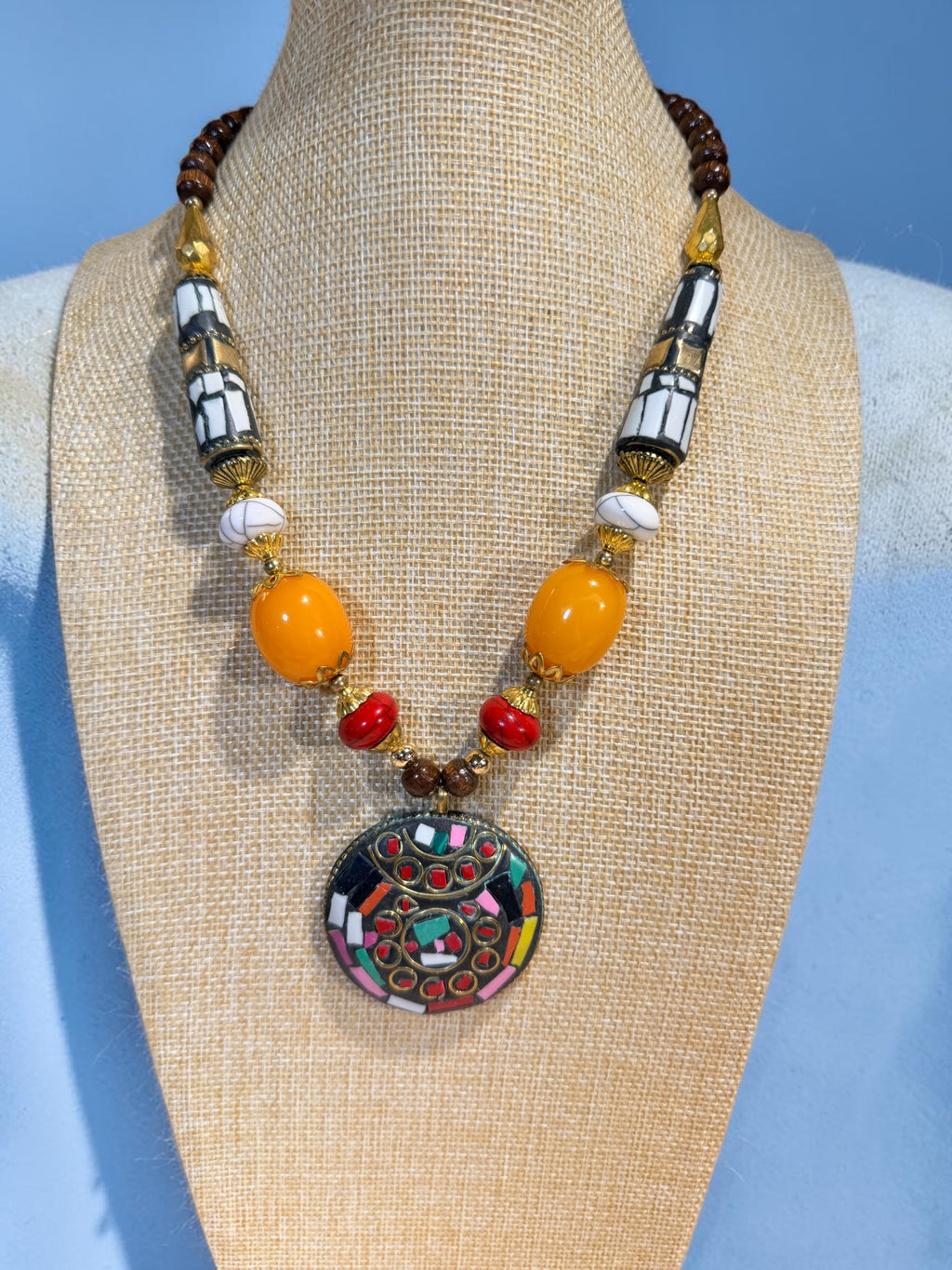 MULTI COLORED BEAD NECKLACE