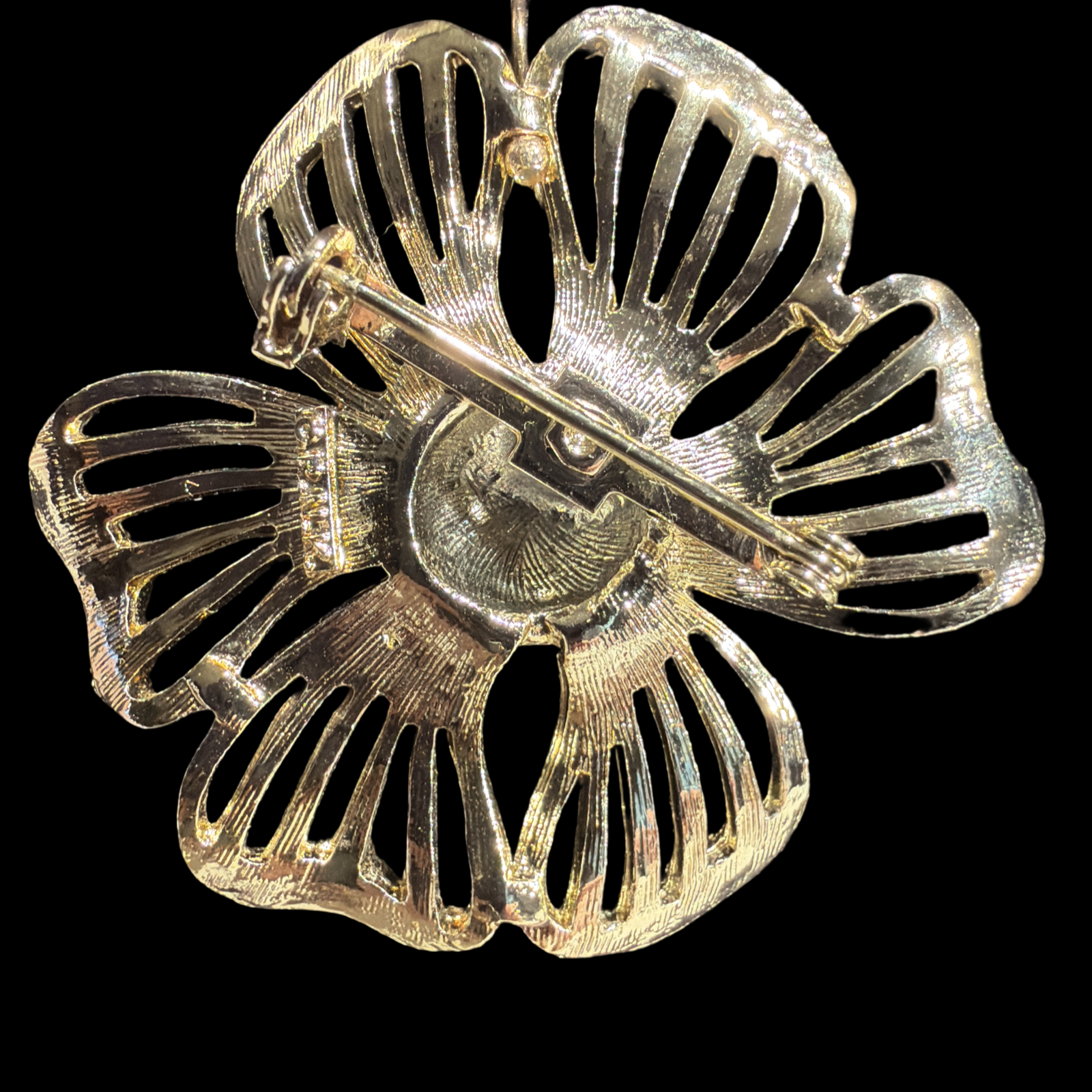 TEXTURED GOLD TONE FLOWER BROOCH