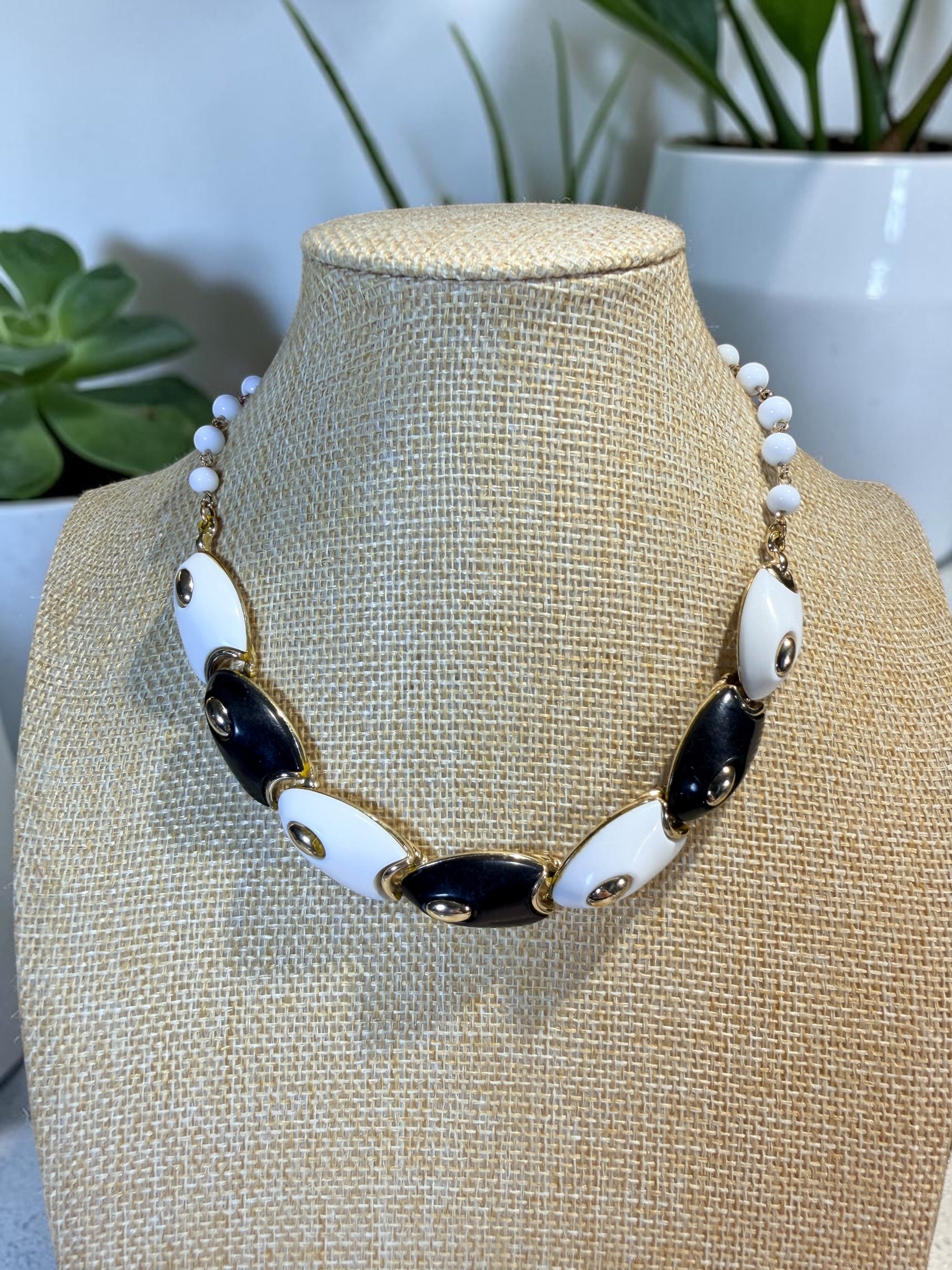 VINTAGE BLACK AND WHITE NECKLACE