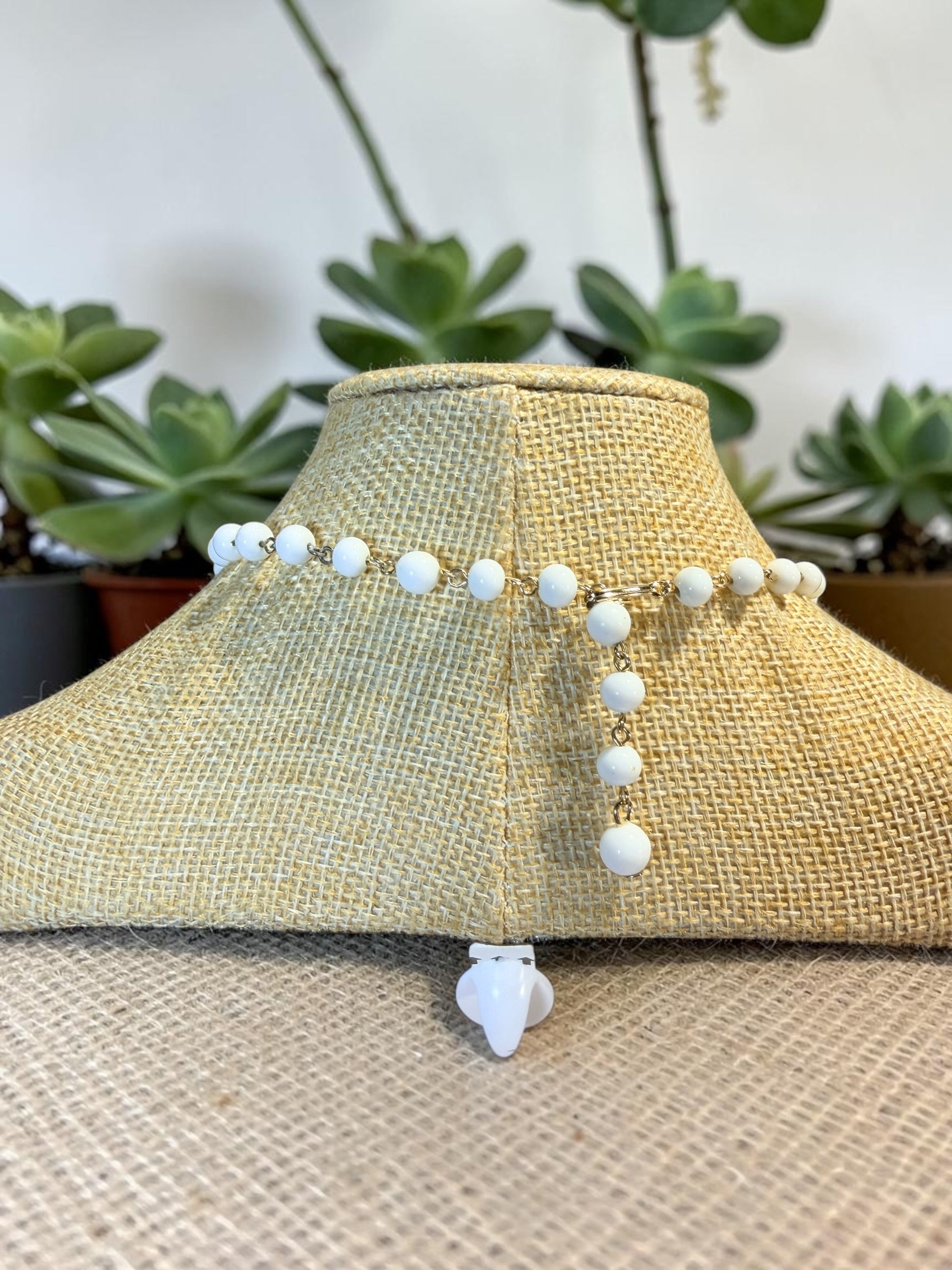 VINTAGE BLACK AND WHITE NECKLACE