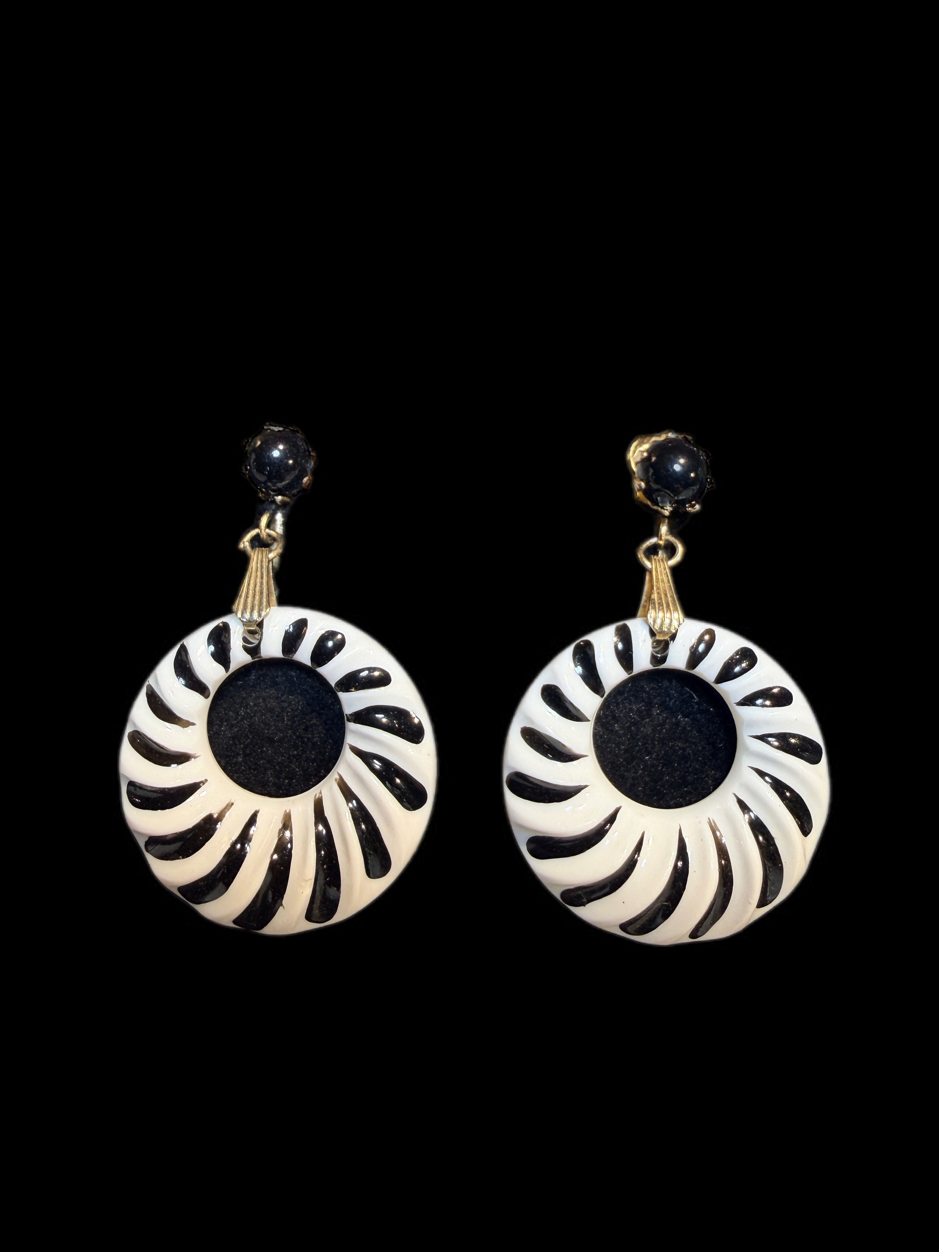 VINTAGE WHITE& BLACK EARRINGS