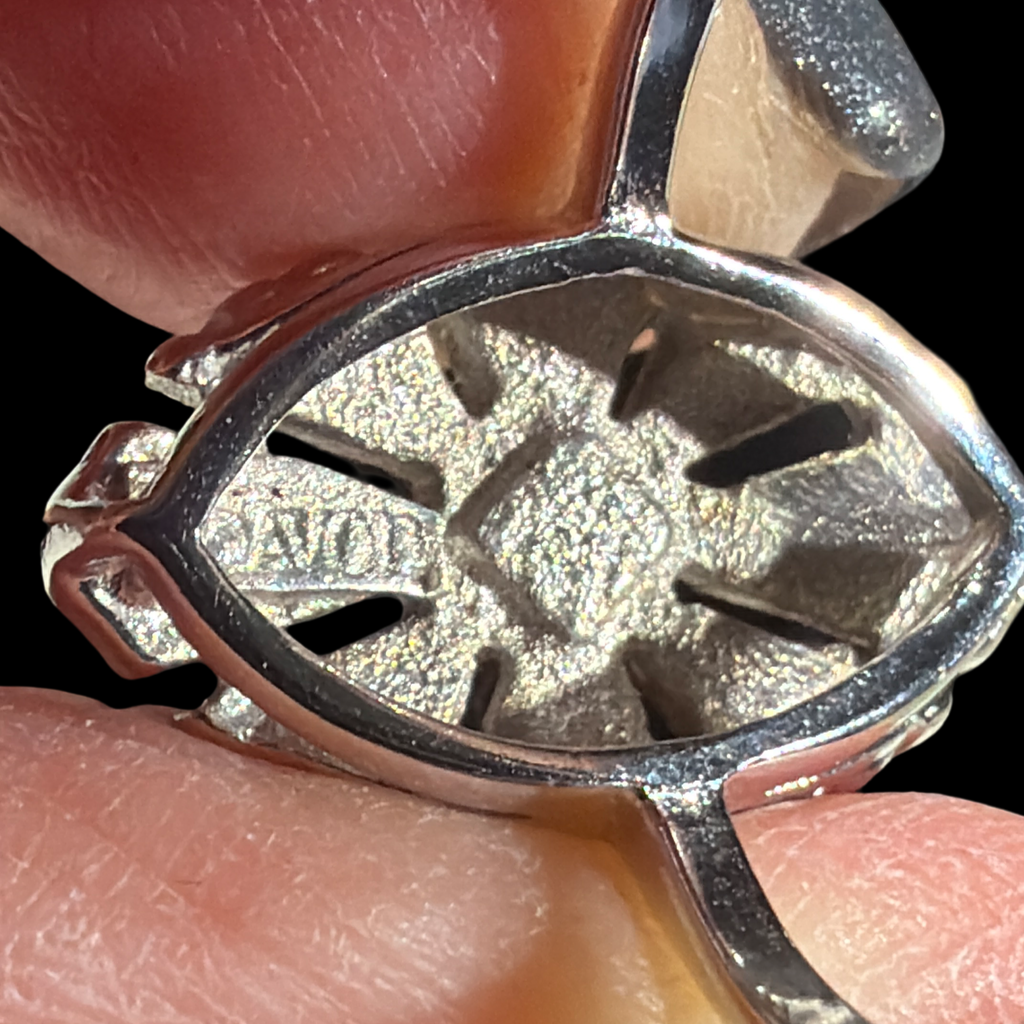 AVON 1980'S CHESTERFIELD RING