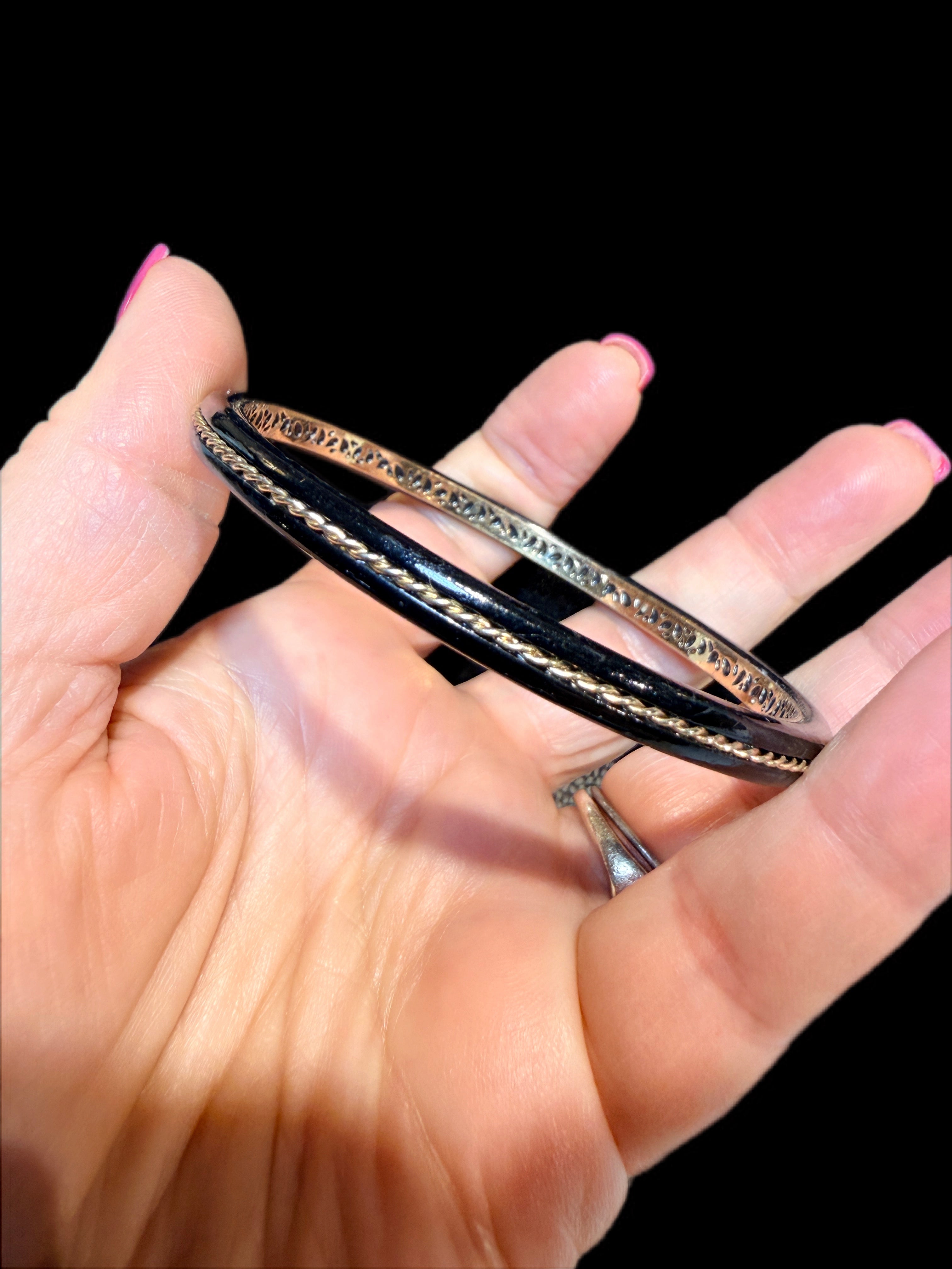 VERY NICE BLACK & GOLD BANGLE