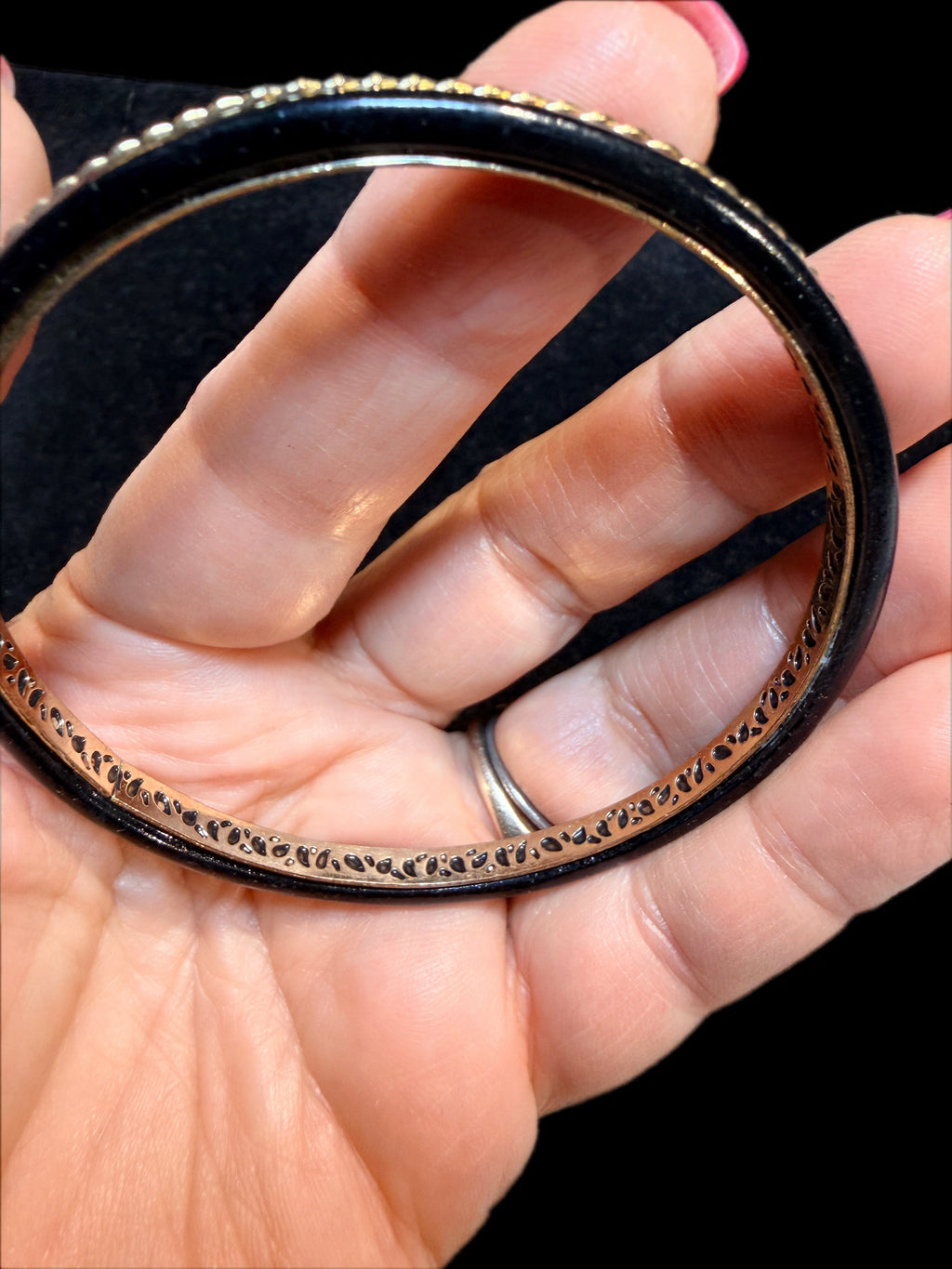 VERY NICE BLACK & GOLD BANGLE