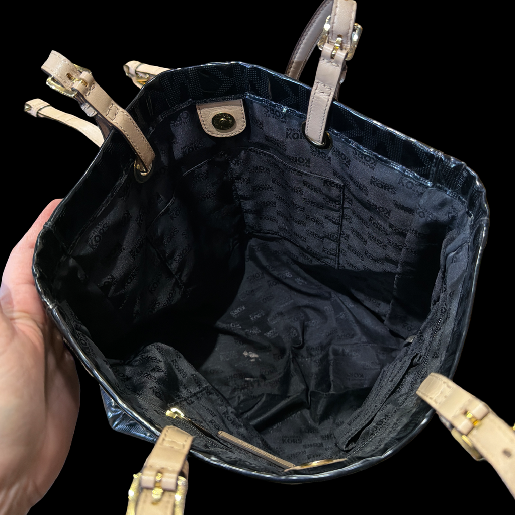 MICHAEL KORS BLACK PATENT LEATHER PURSE