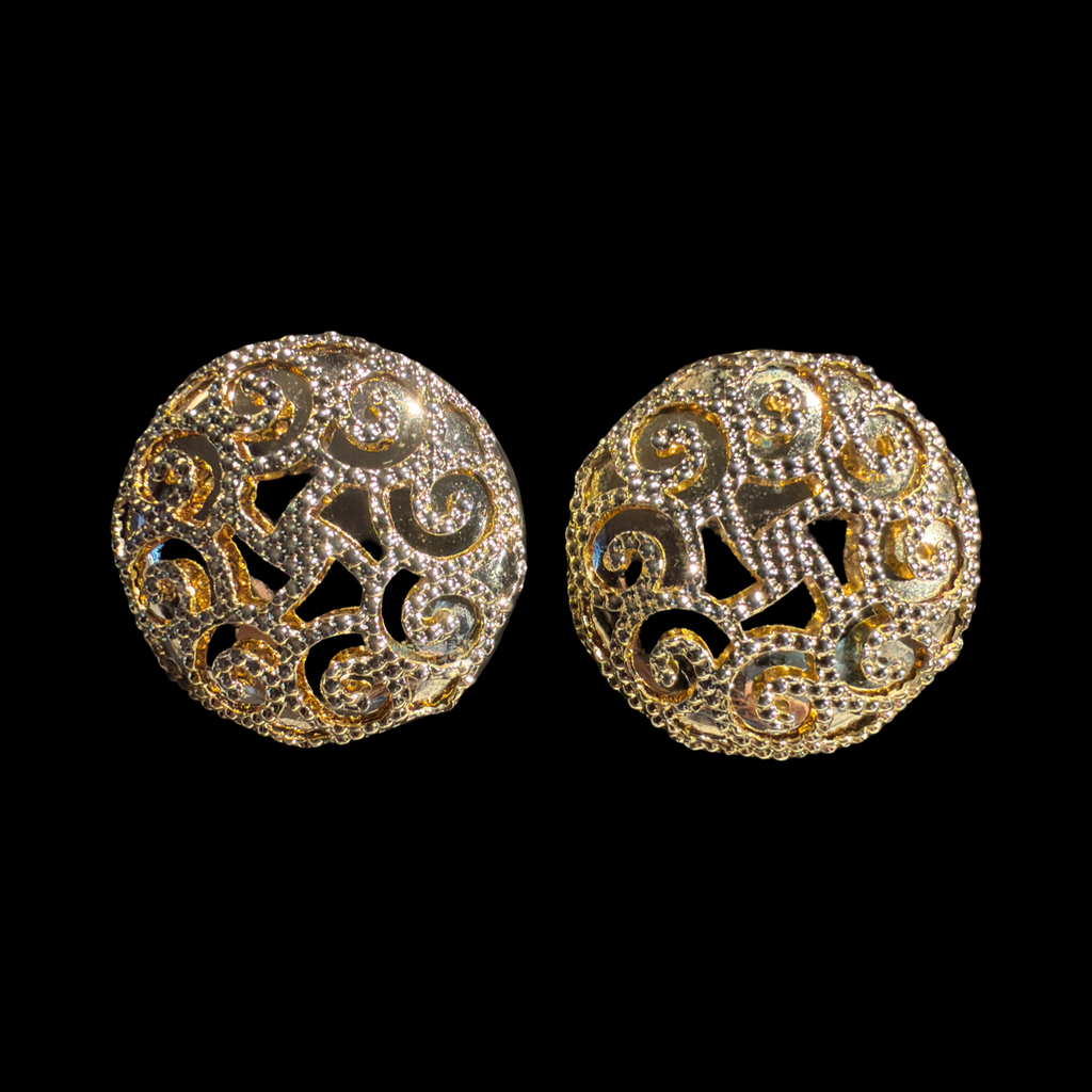 GOLD TONE SCROLL VINTAGE CLIPS