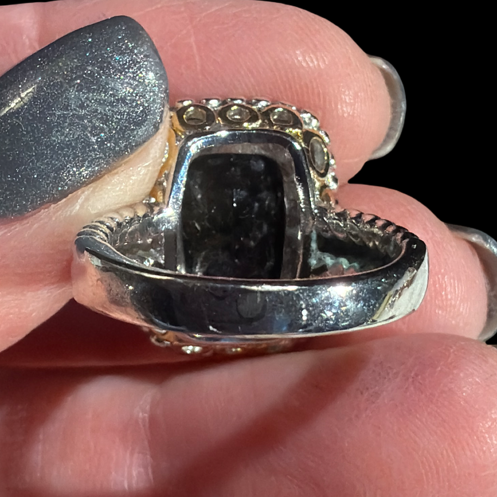 COSTUME TWO TONE RING WITH GLASS STONE