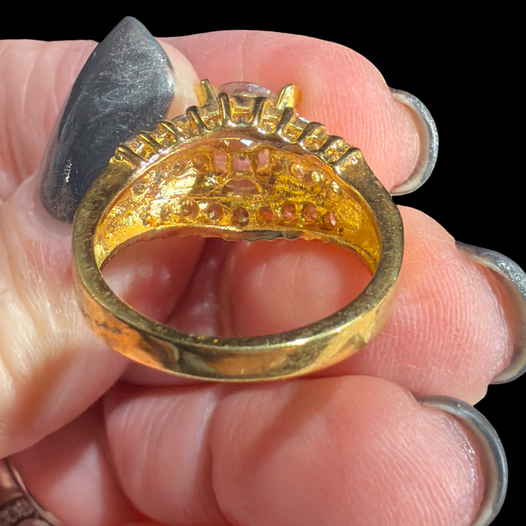 GOLD TONE COSTUME RING