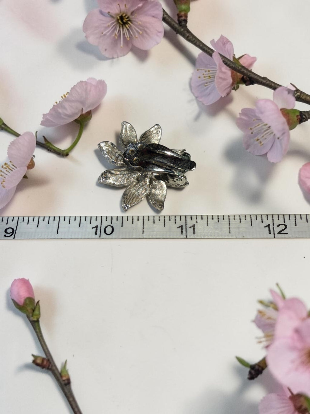 VINTAGE FLORAL EARRINGS WITH RHINESTONES