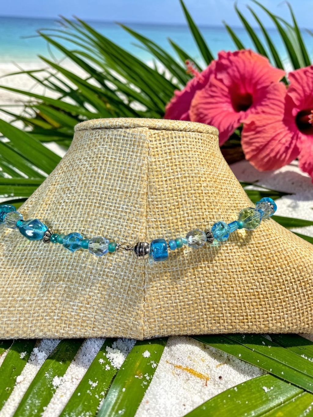 BLUE GLASS BEADED NECKLACE WITH MAGNETIC CLASP