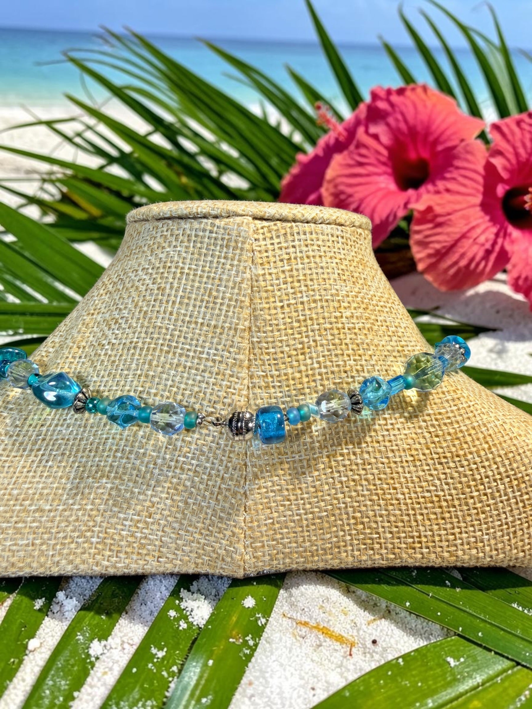 BLUE GLASS BEADED NECKLACE WITH MAGNETIC CLASP