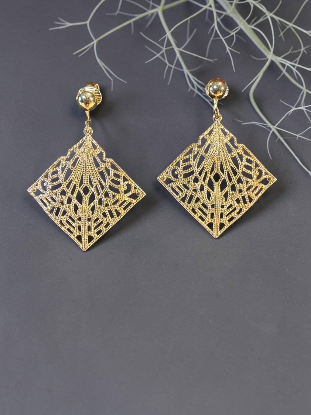 FILIGREE DIAMOND SHAPED EARRINGS