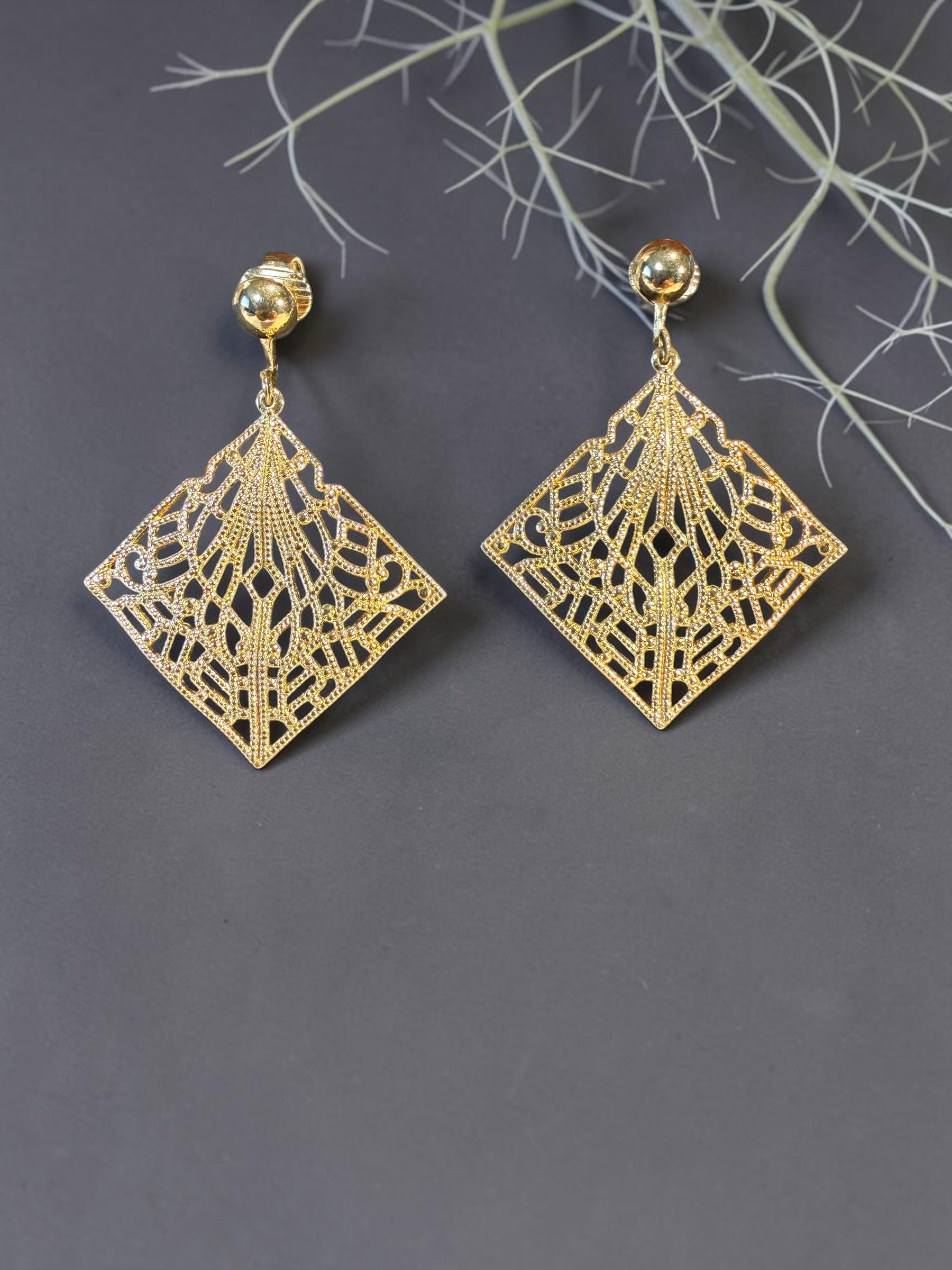 FILIGREE DIAMOND SHAPED EARRINGS