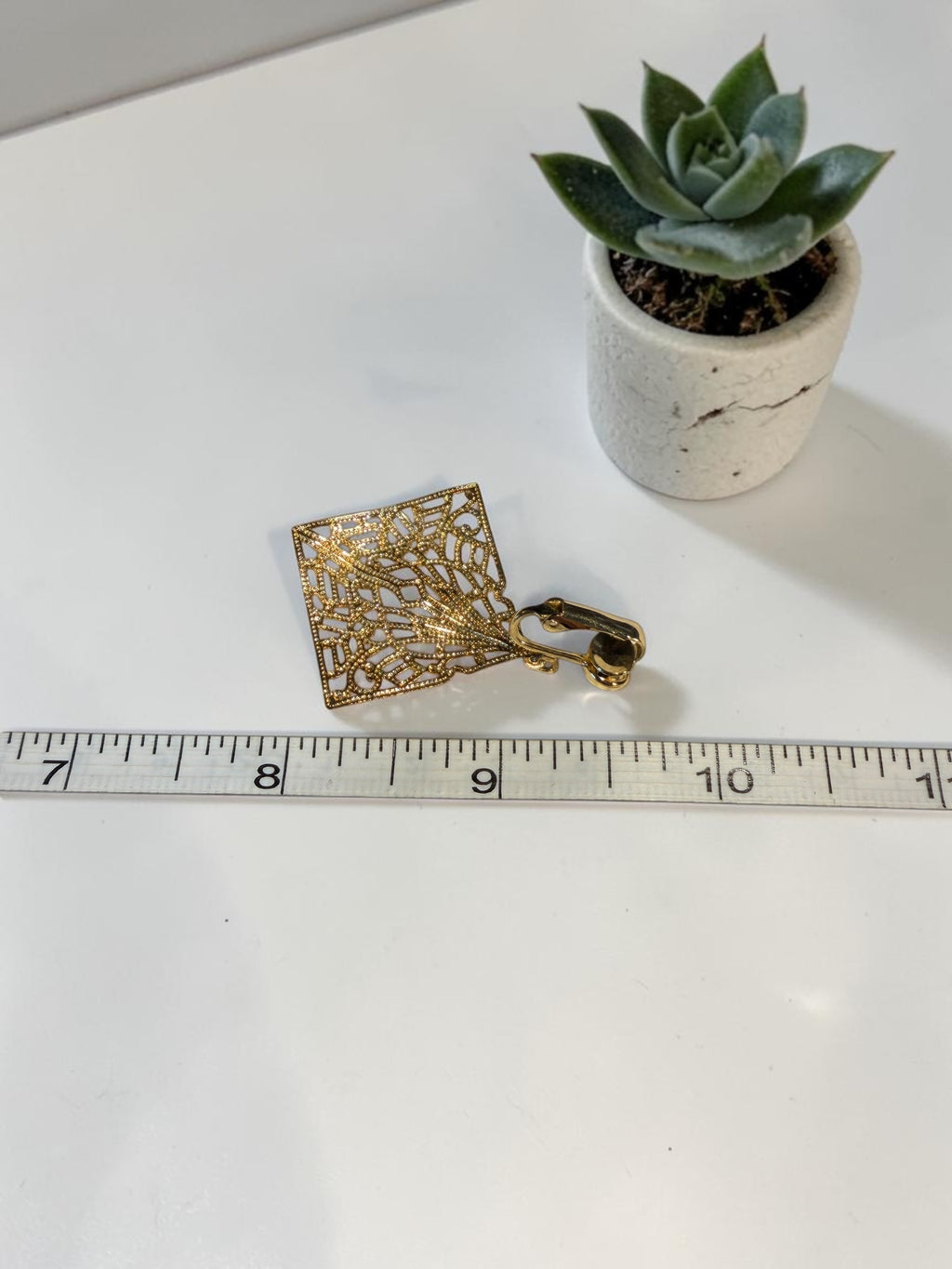 FILIGREE DIAMOND SHAPED EARRINGS