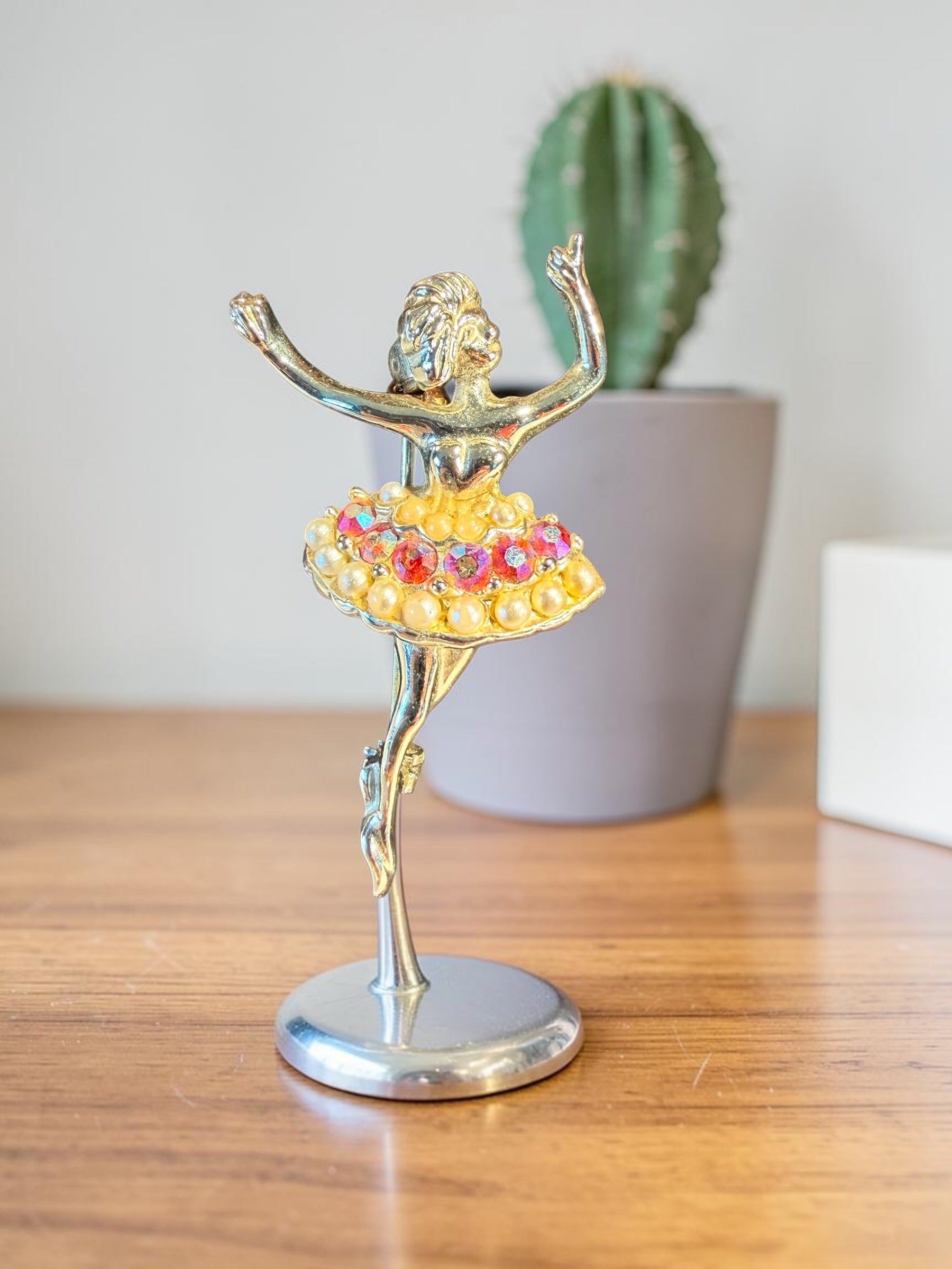 VINTAGE BALLERINA BROOCH