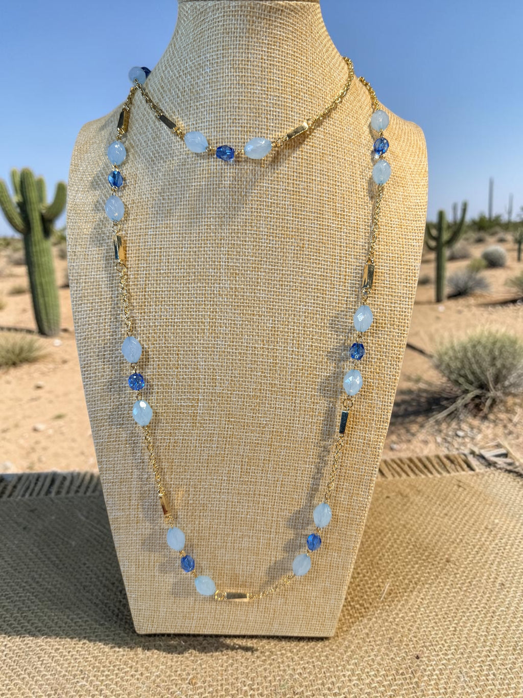 CROWN VINTAGE BLUE BEAD NECKLACE
