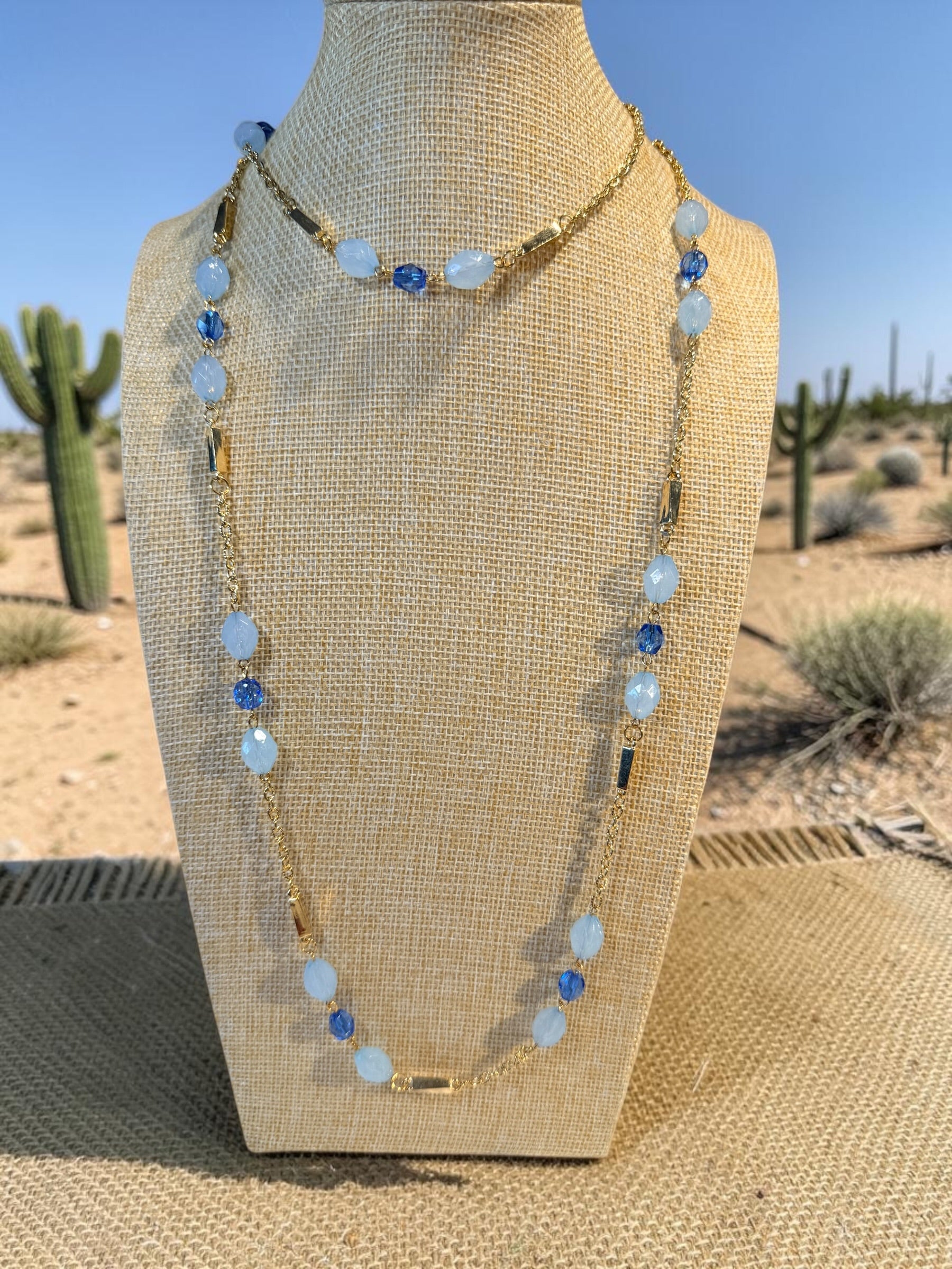 CROWN VINTAGE BLUE BEAD NECKLACE
