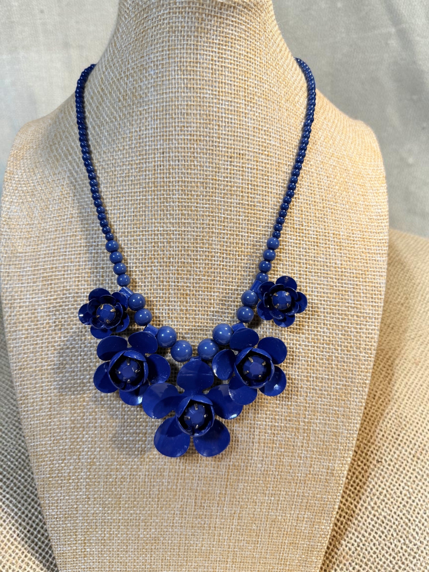 CHARMING CHARLIE, BLUE METAL FLORAL NECKLACE