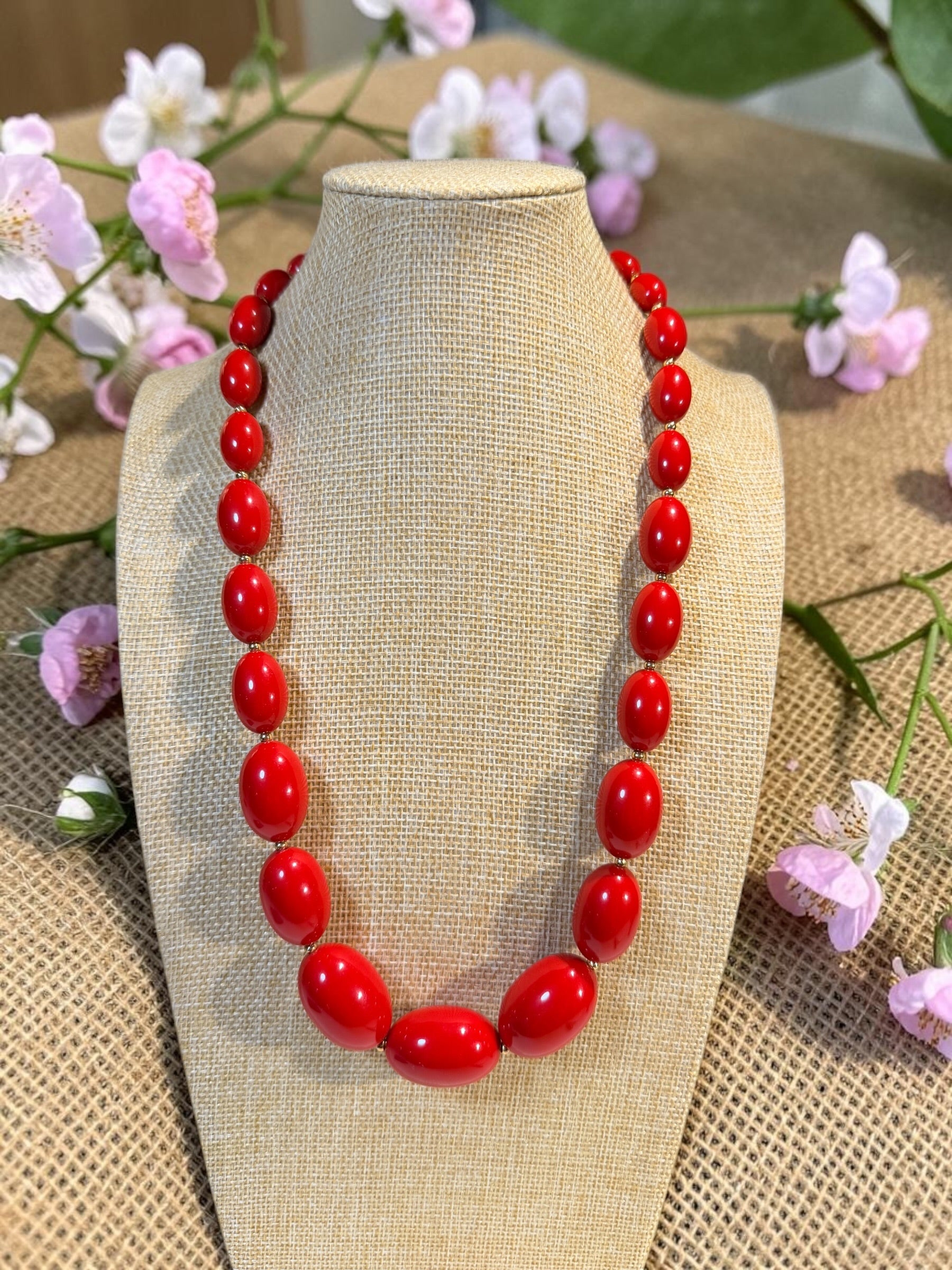 VINTAGE RED BEAD NECKLACE