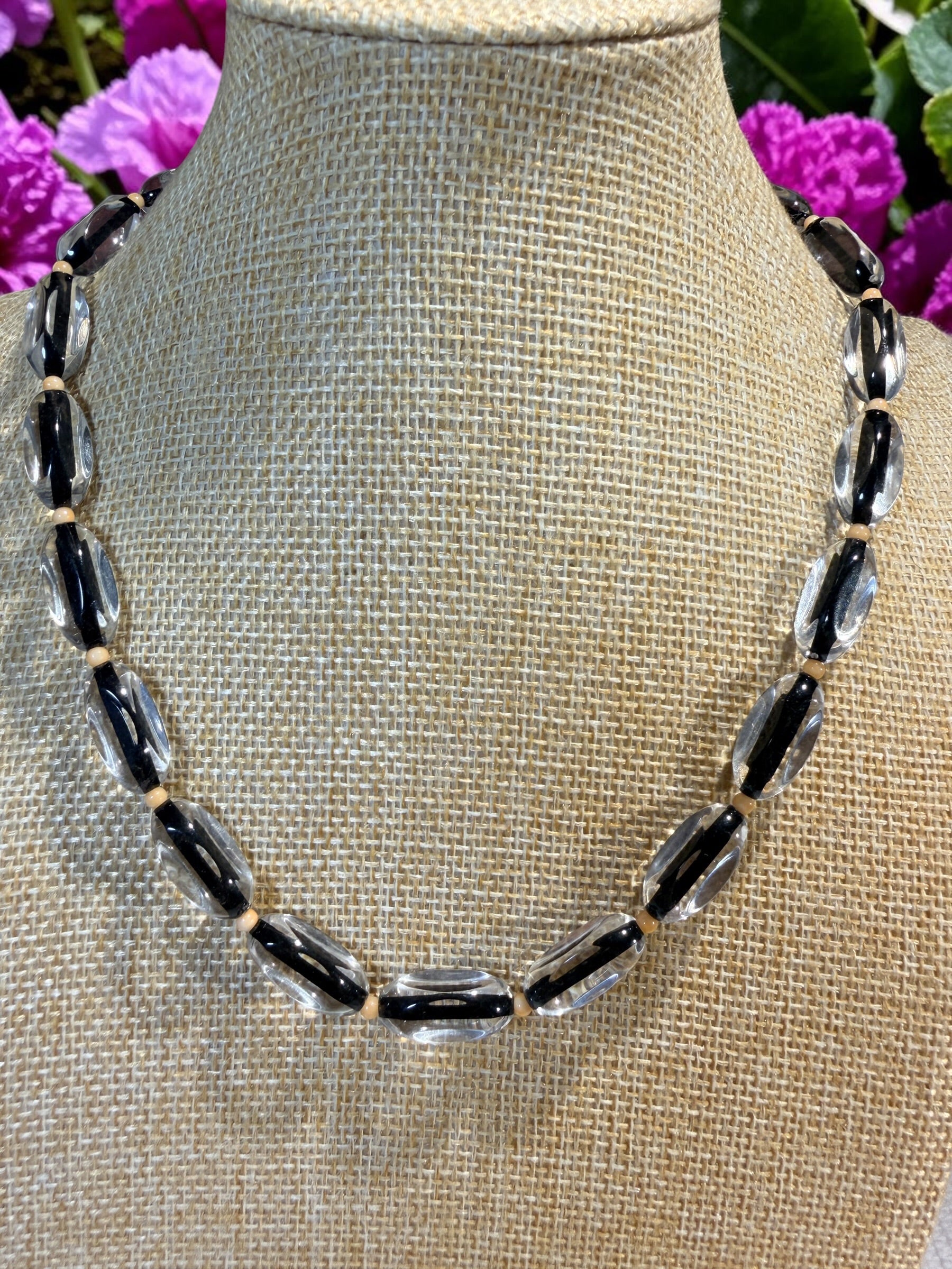 VINTAGE BEADED NECKLACE WITH BLACK CENTER ACCENTS