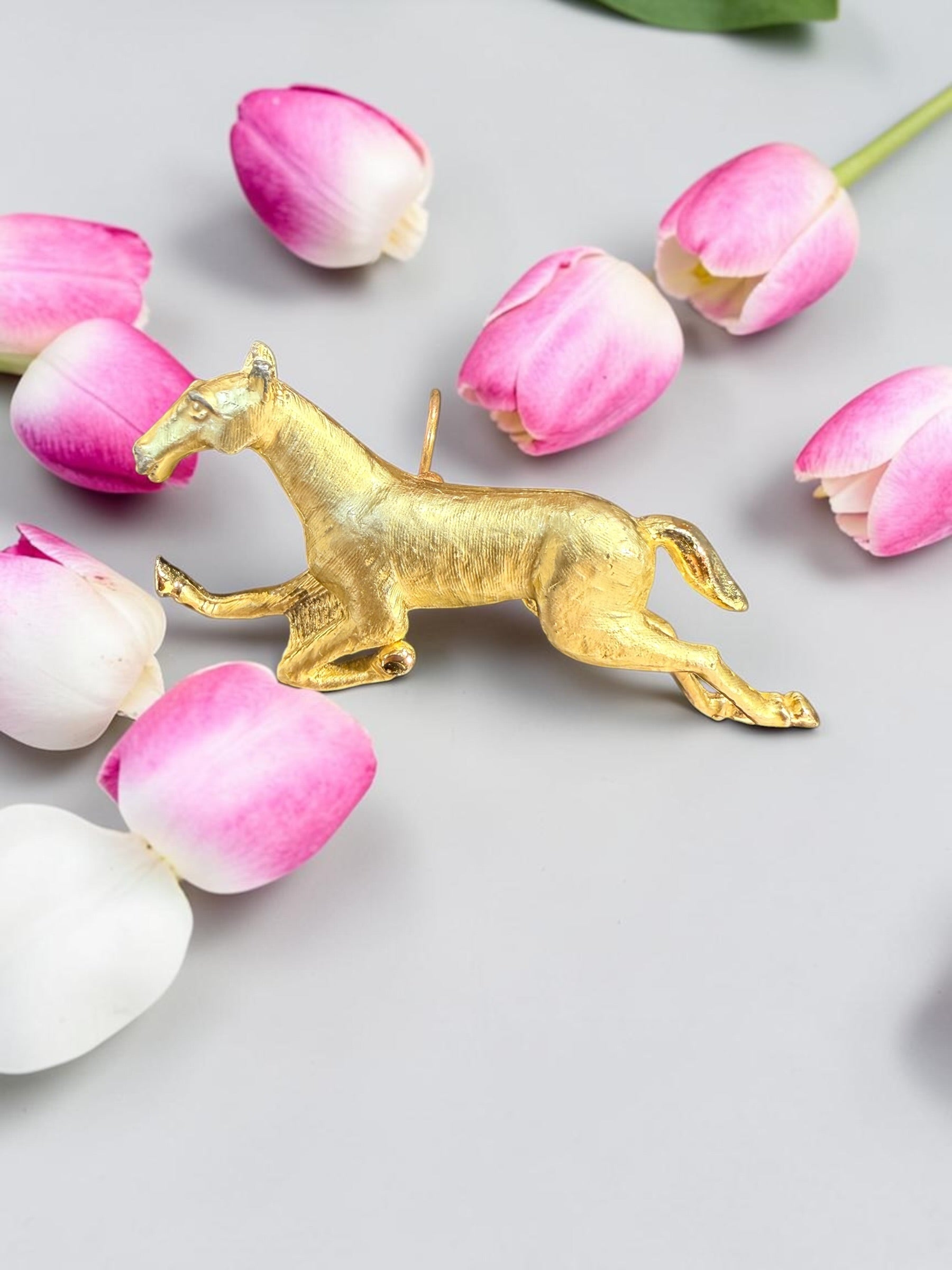 VINTAGE RUNNING HORSE BROOCH