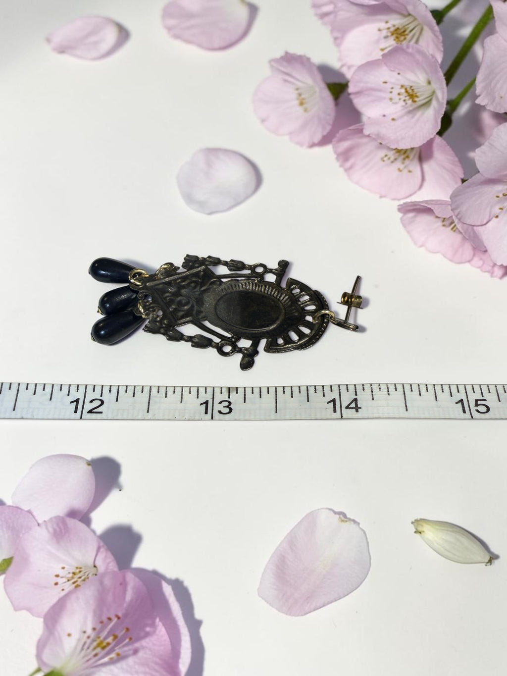BLACK CABOCHON EARRINGS